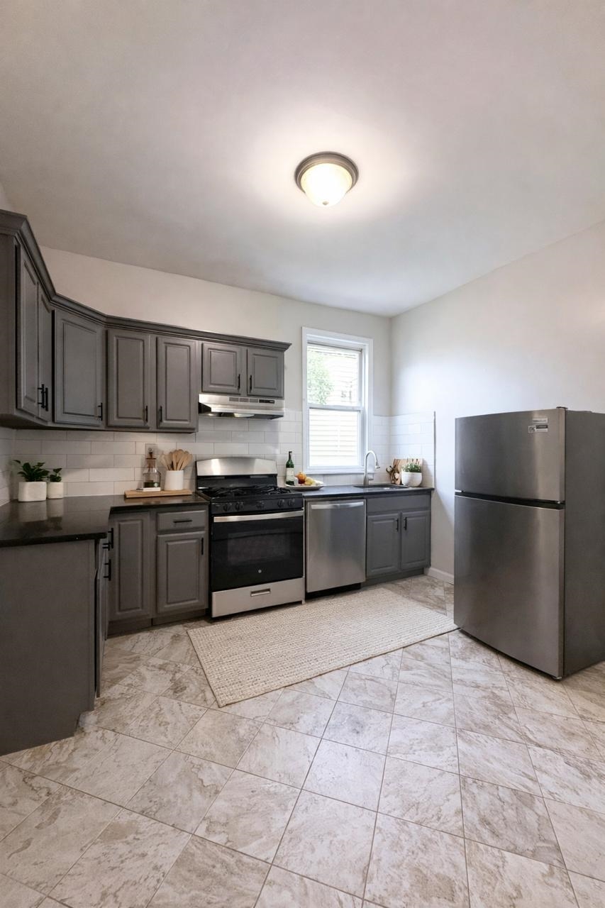 162 CARTERET AVE Unit: 2