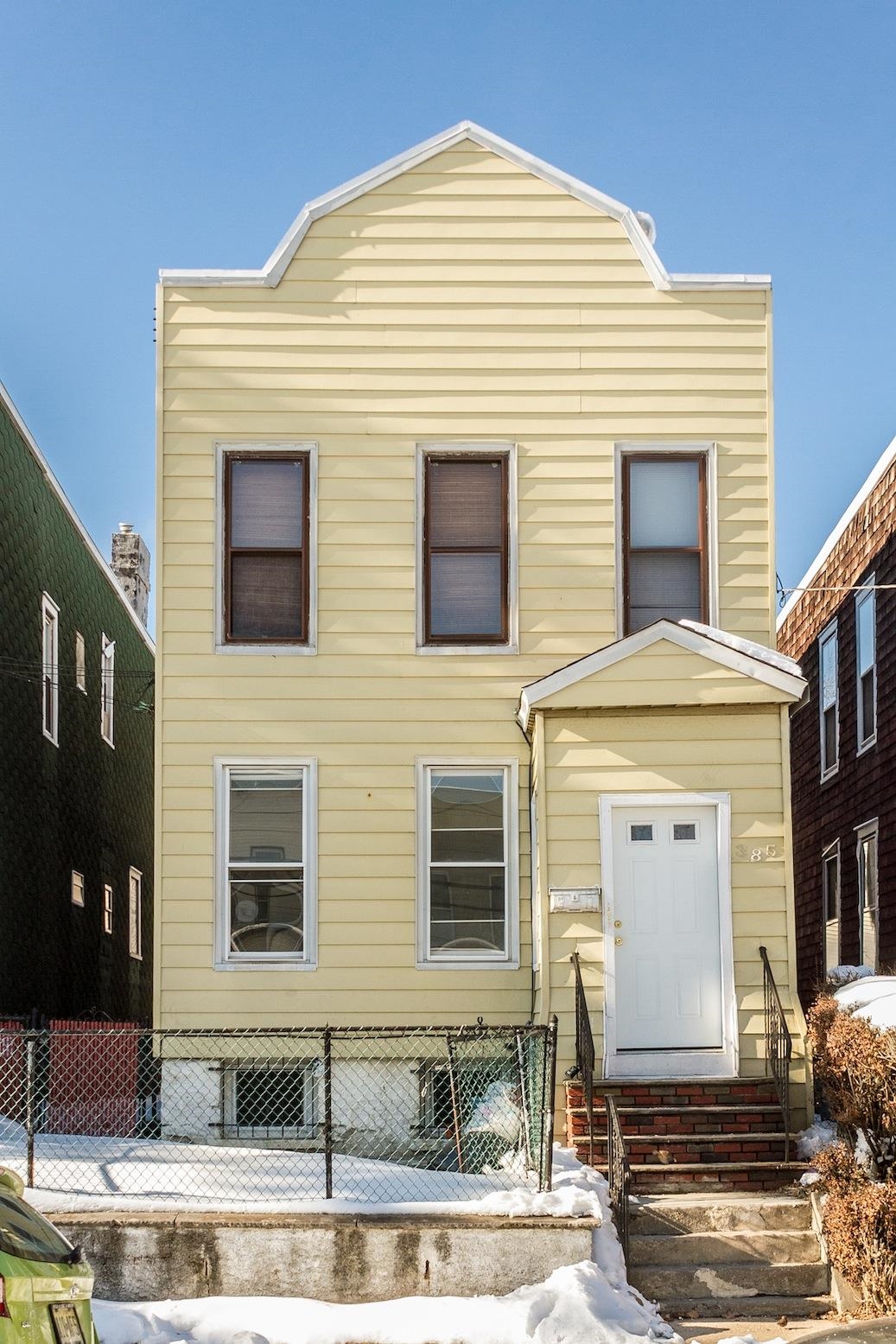 385 PRINCETON AVE