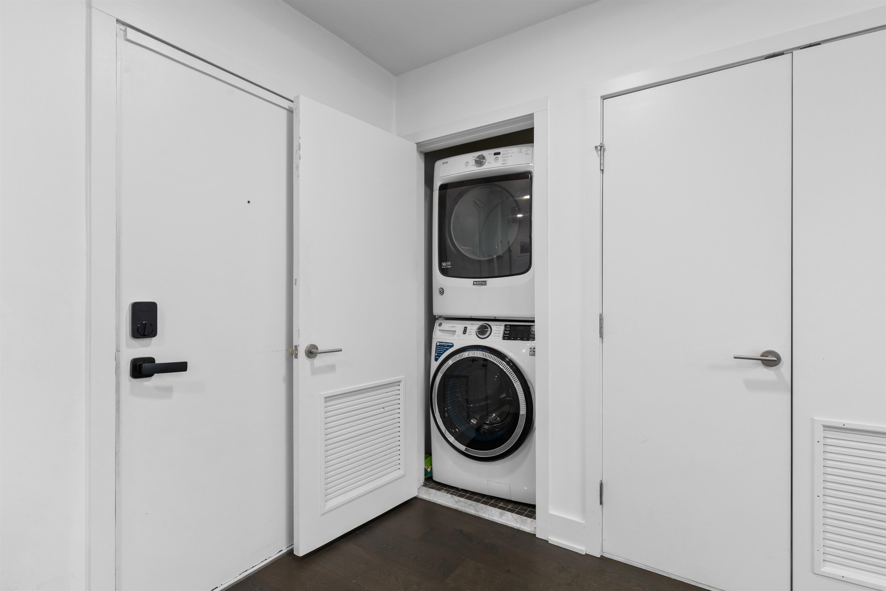 380 NEWARK AVE Unit: 601