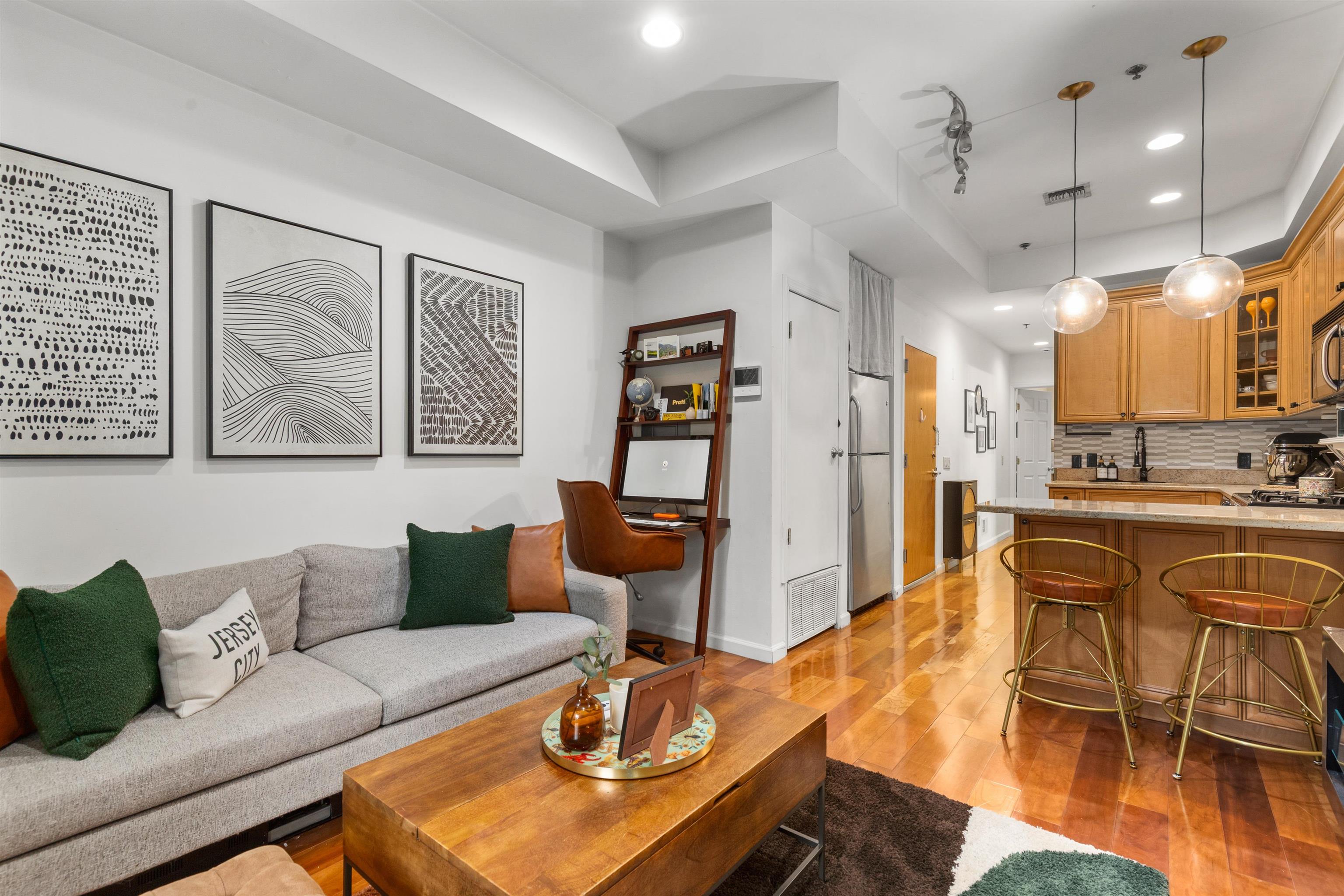 447 PAVONIA AVE Unit: 1L