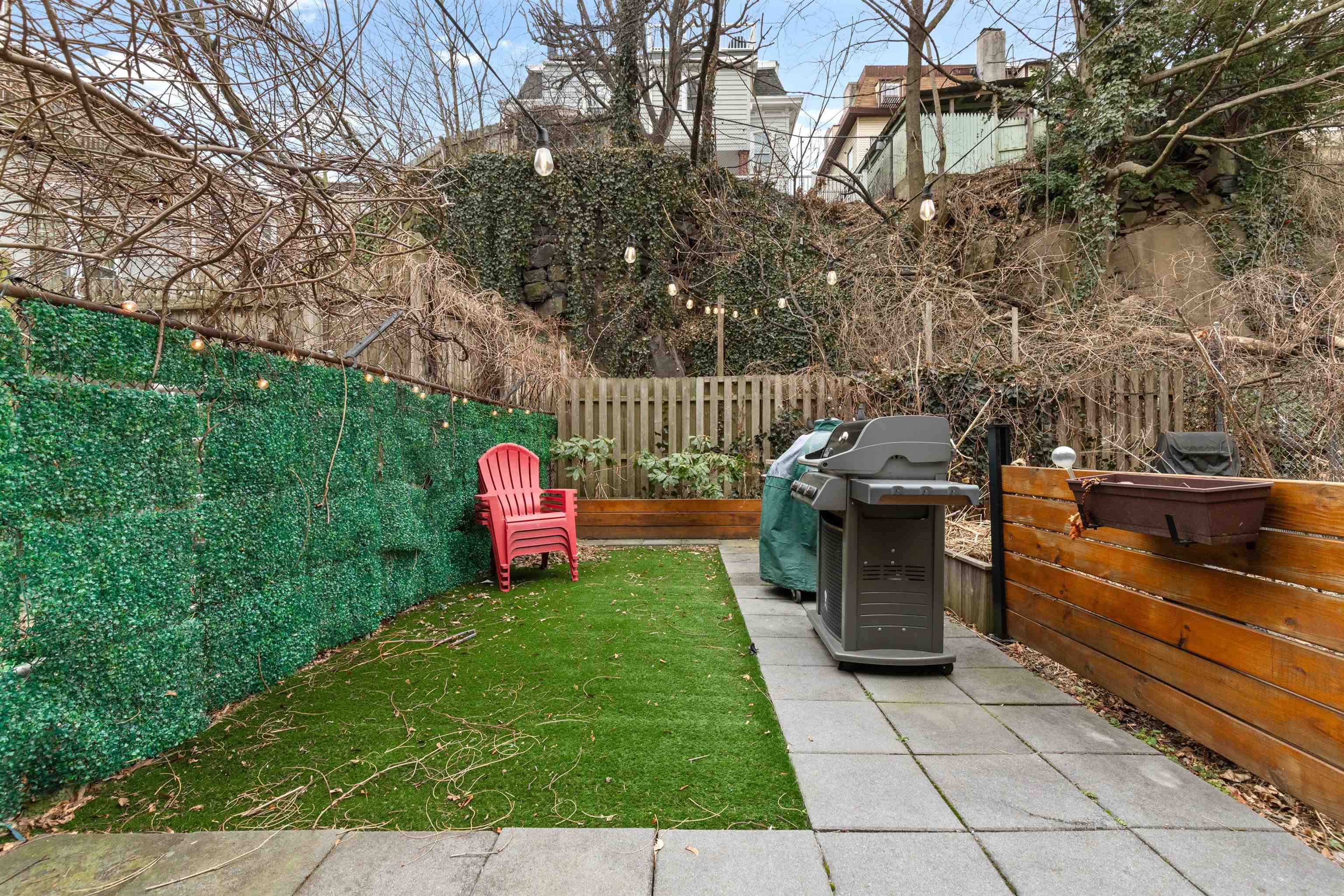 447 PAVONIA AVE Unit: 1L