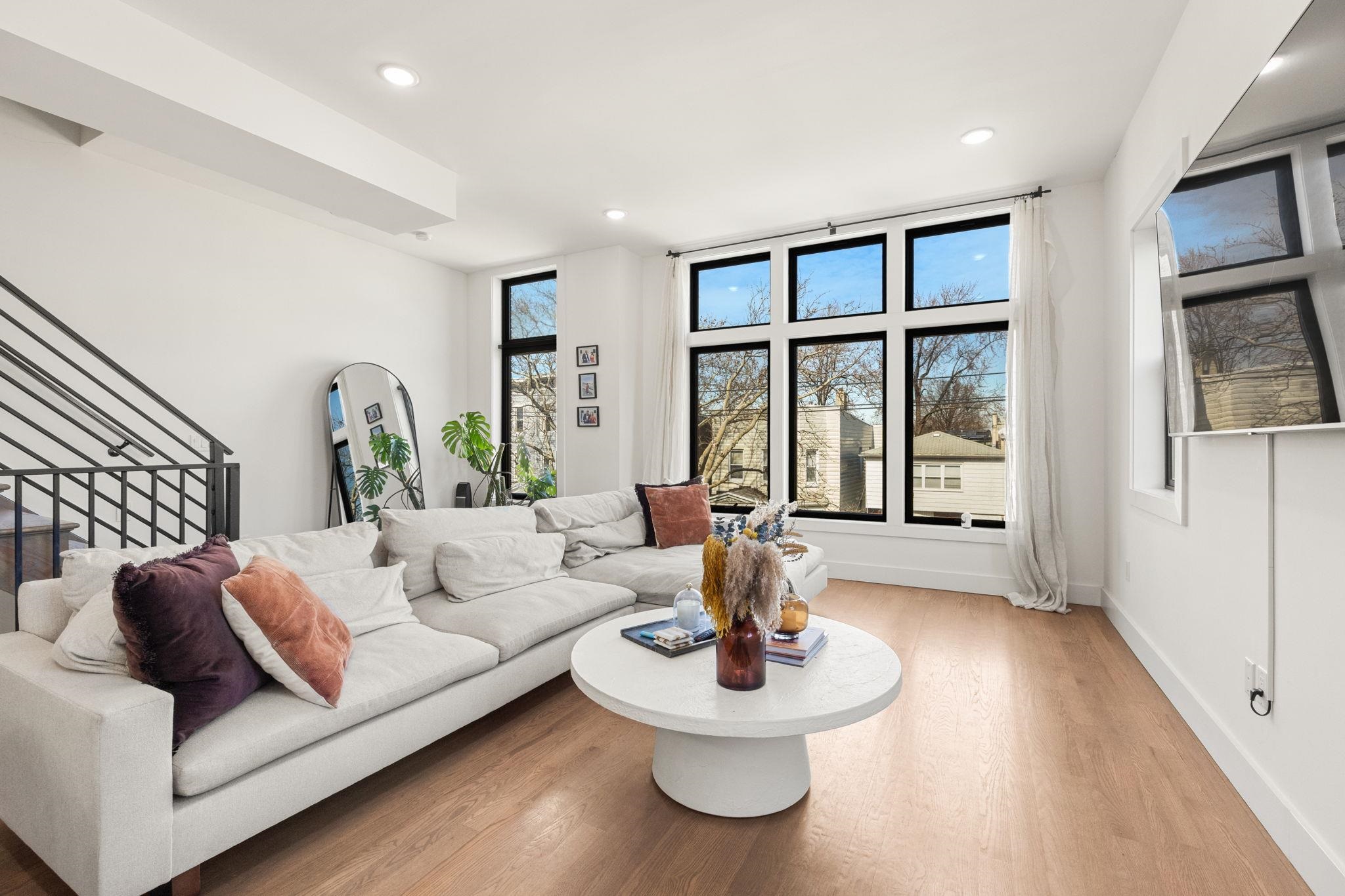 121 PROSPECT ST Unit: 2