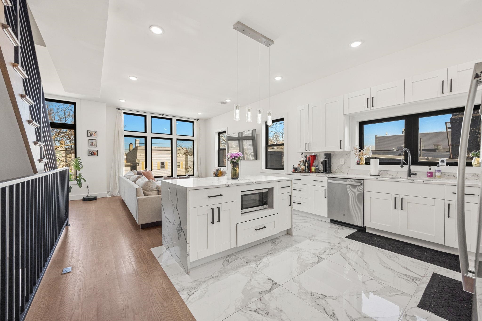 121 PROSPECT ST Unit: 2