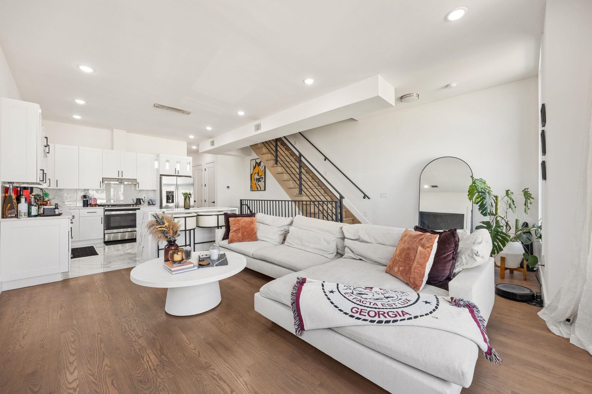 121 PROSPECT ST Unit: 2