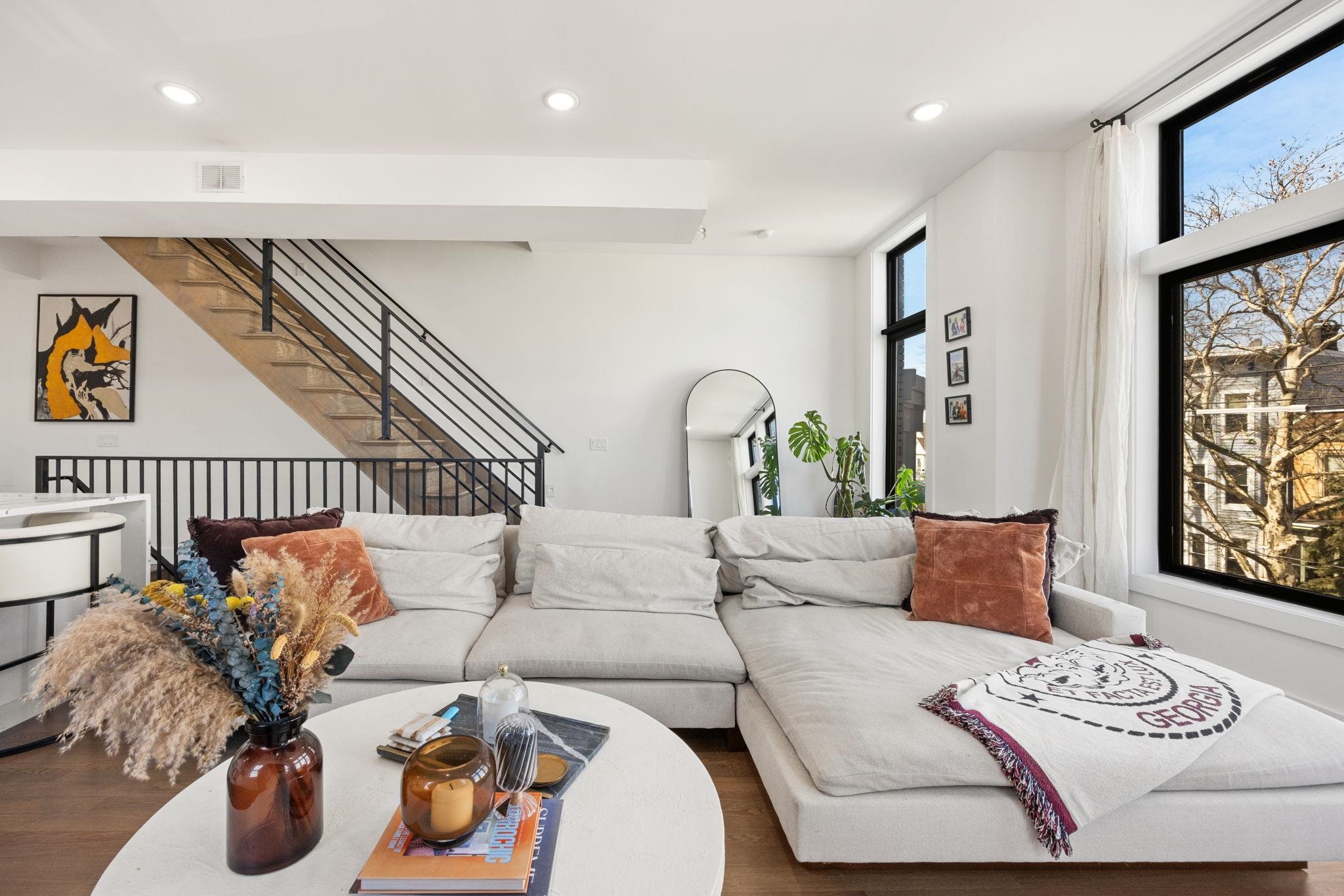 121 PROSPECT ST Unit: 2