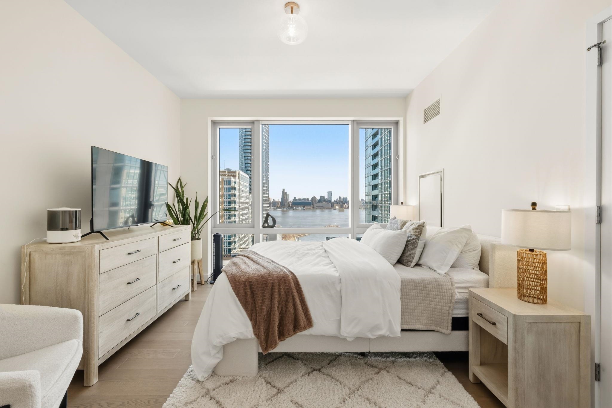 75 PARK LANE SOUTH Unit: 1407