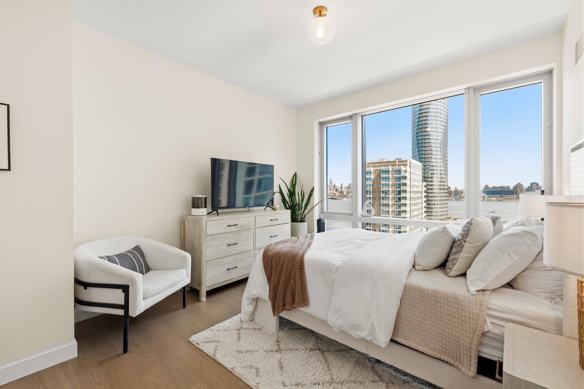 75 PARK LANE SOUTH Unit: 1407