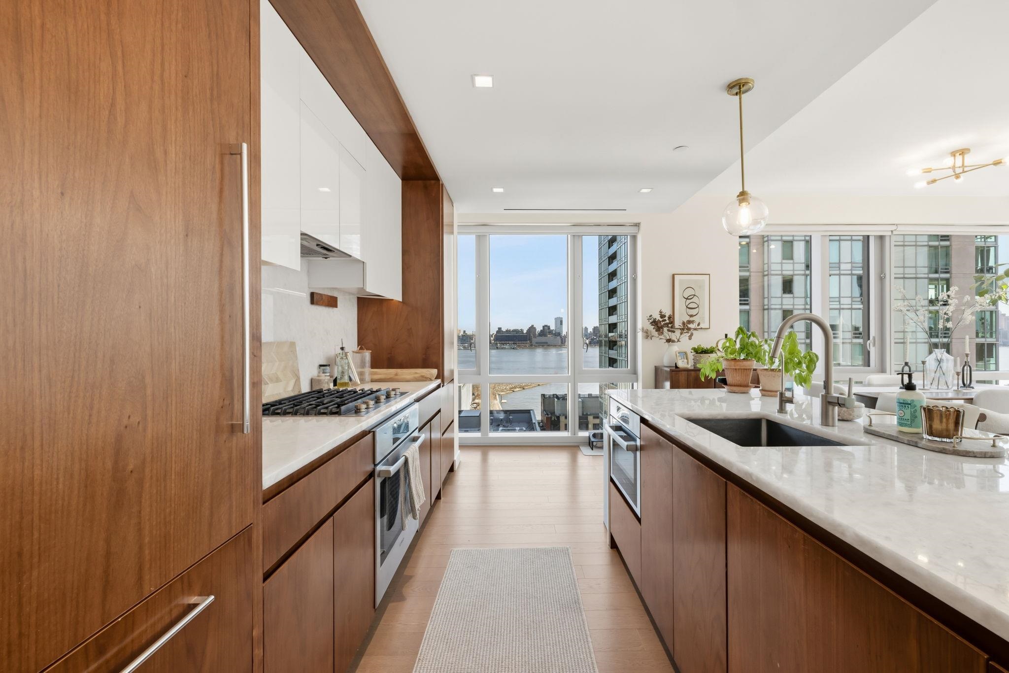 75 PARK LANE SOUTH Unit: 1407