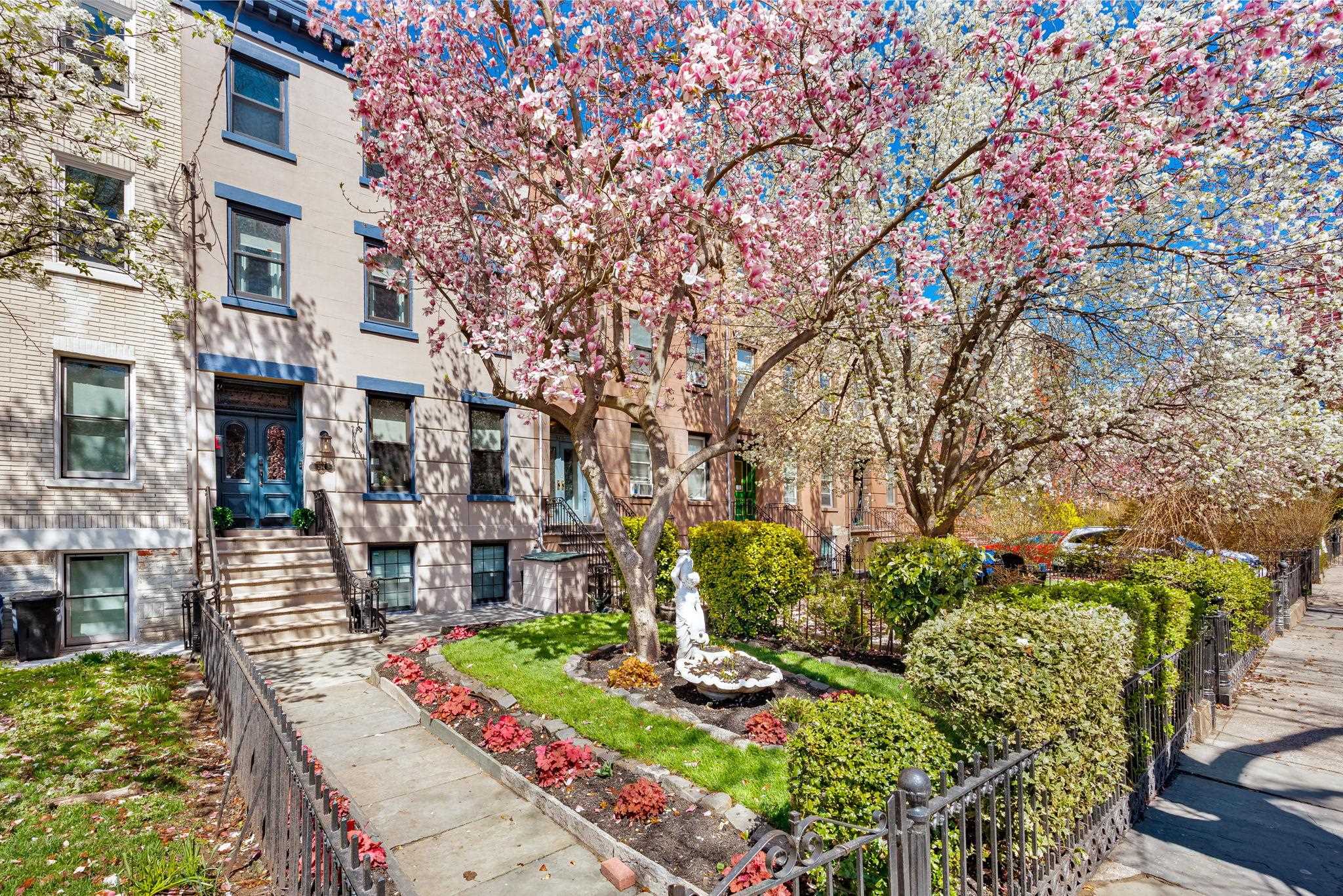 294 4TH ST Unit: 1