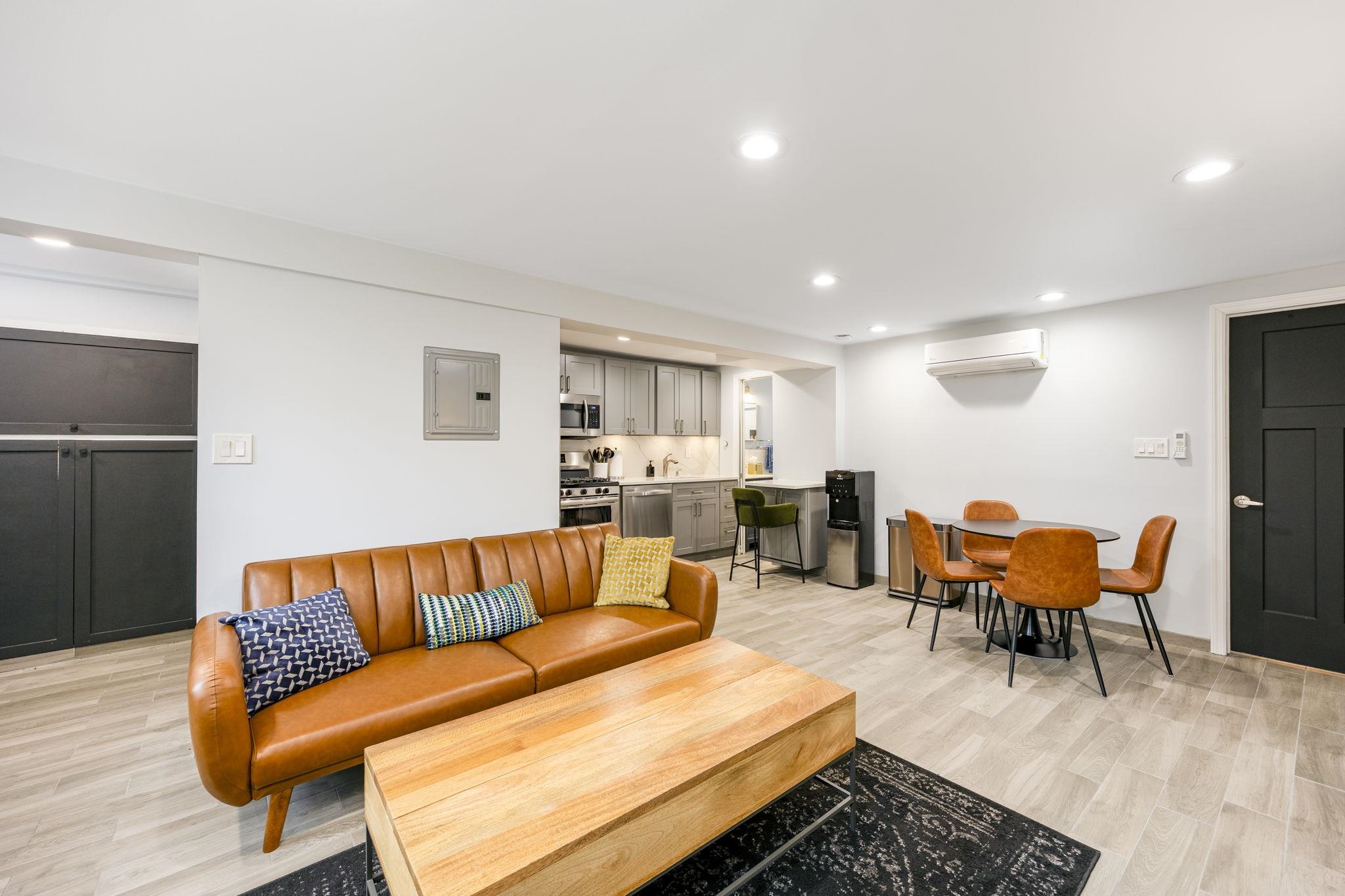 294 4TH ST Unit: 1