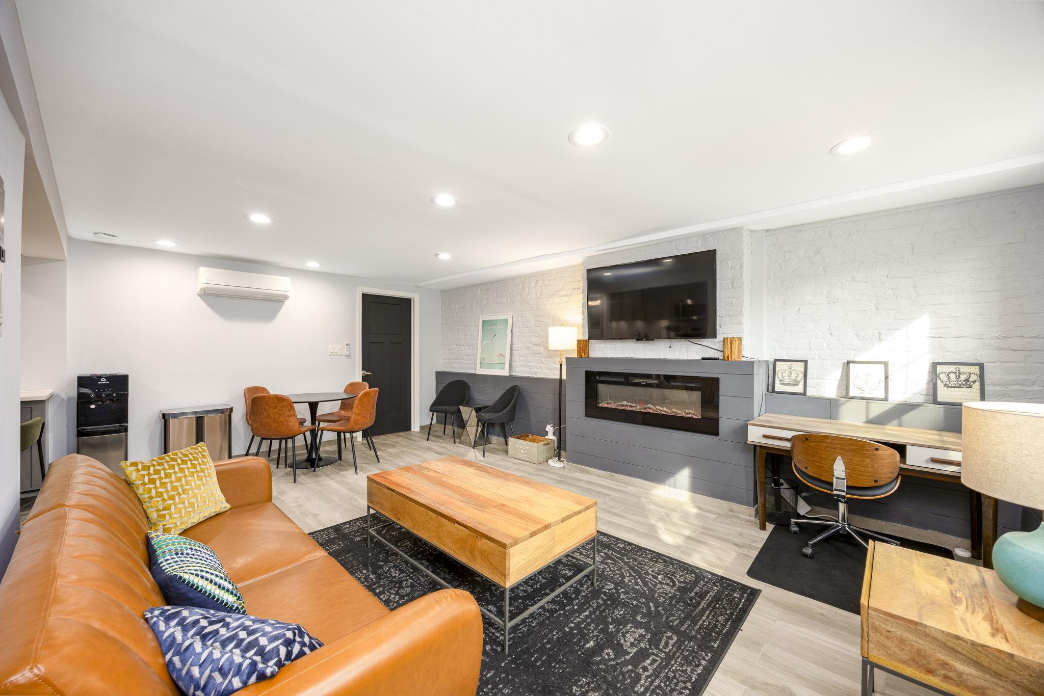 294 4TH ST Unit: 1