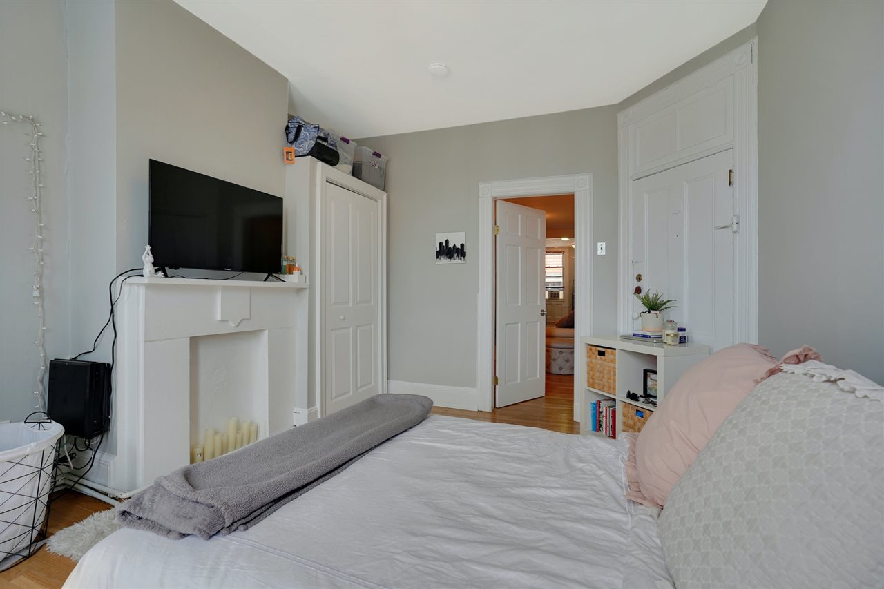 402 MONROE ST Unit: 4L