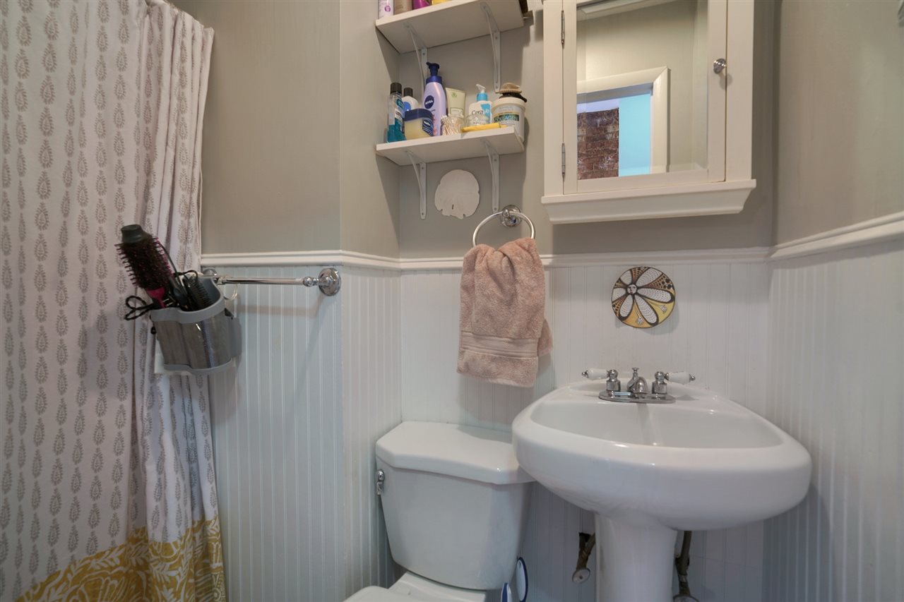402 MONROE ST Unit: 4L