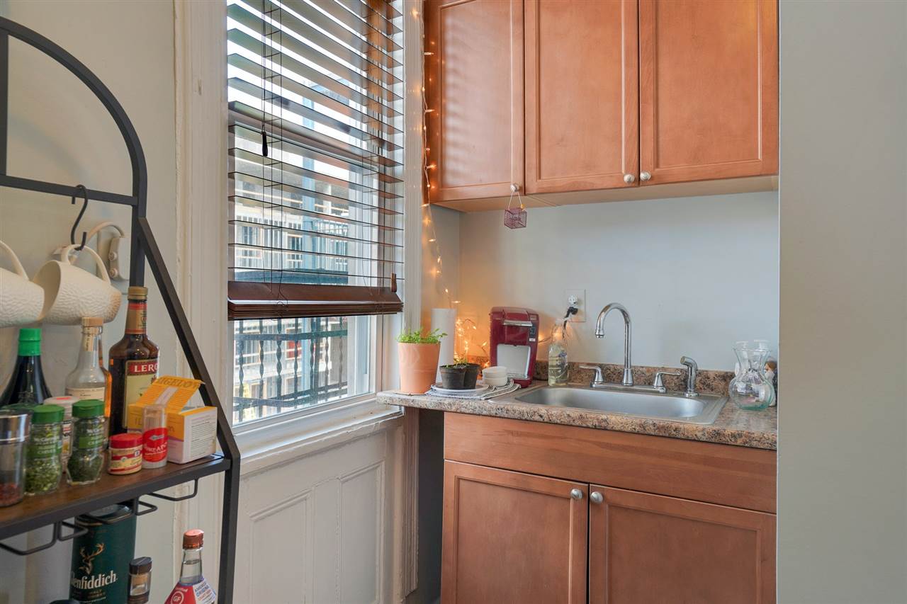402 MONROE ST Unit: 4L