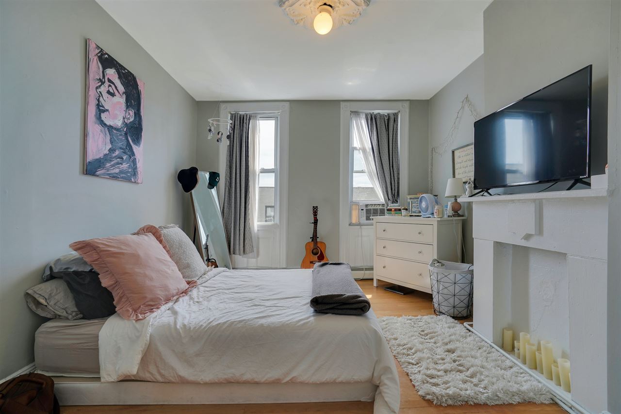 402 MONROE ST Unit: 4L
