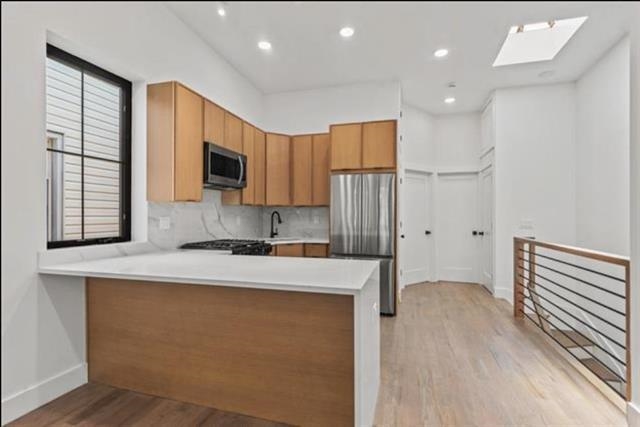 41 47TH ST Unit: 2