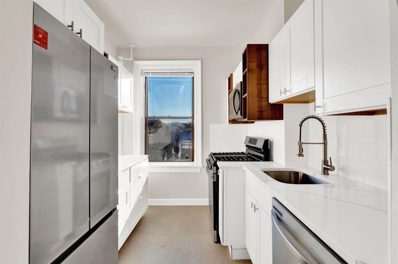 275 HARRISON AVE Unit: E5