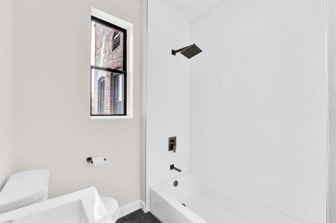 275 HARRISON AVE Unit: E5