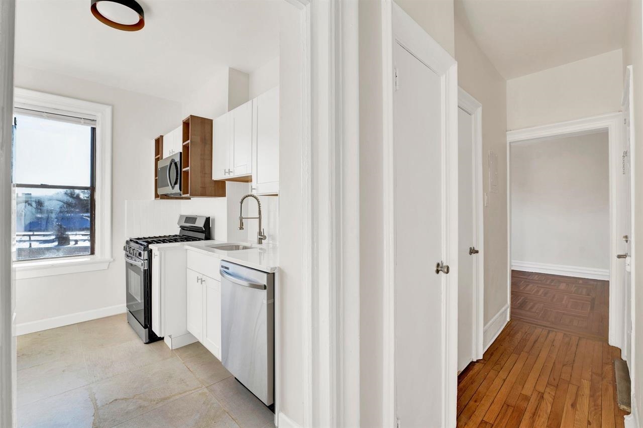 275 HARRISON AVE Unit: E5