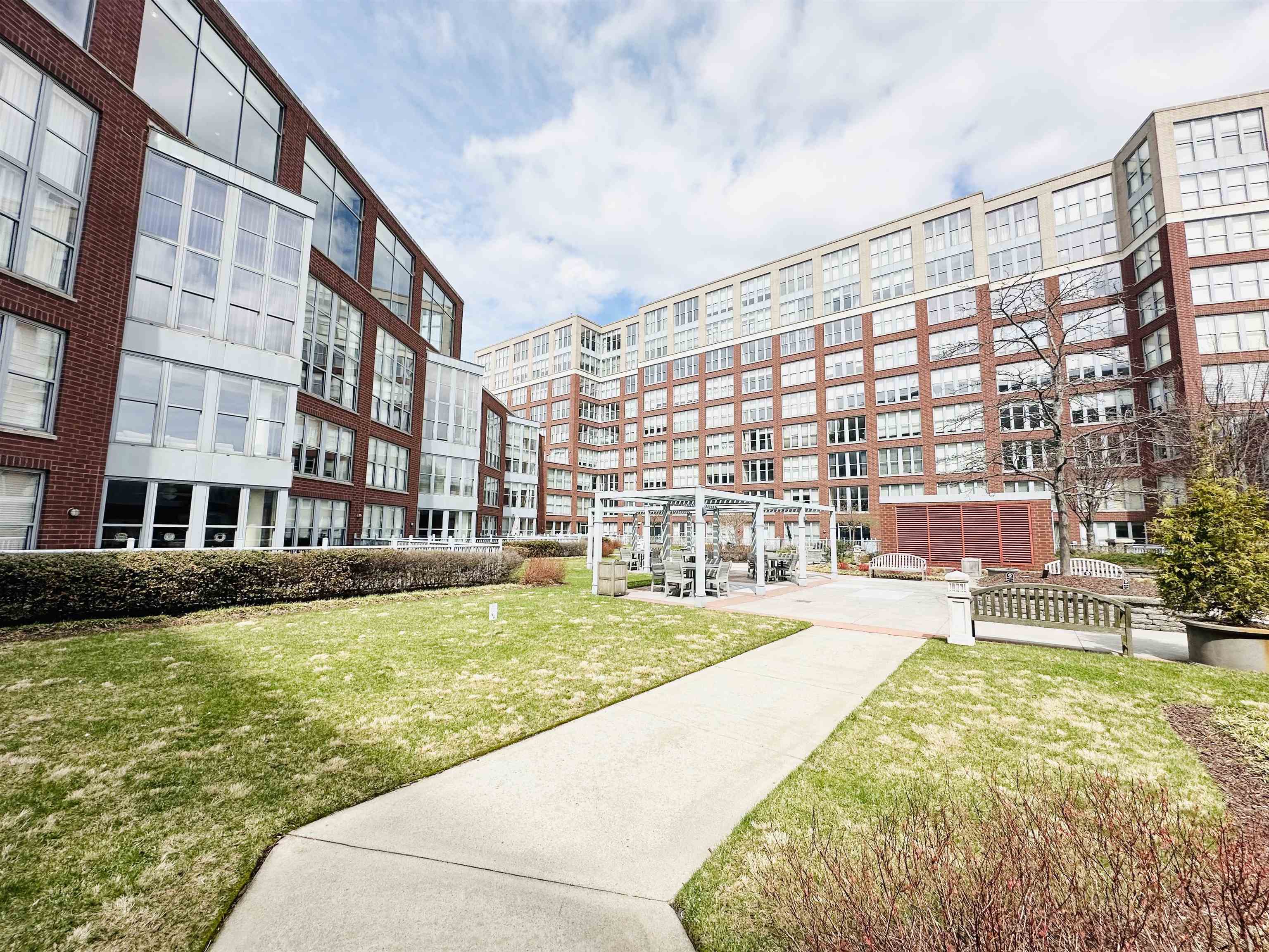 1125 MAXWELL LANE Unit: 426