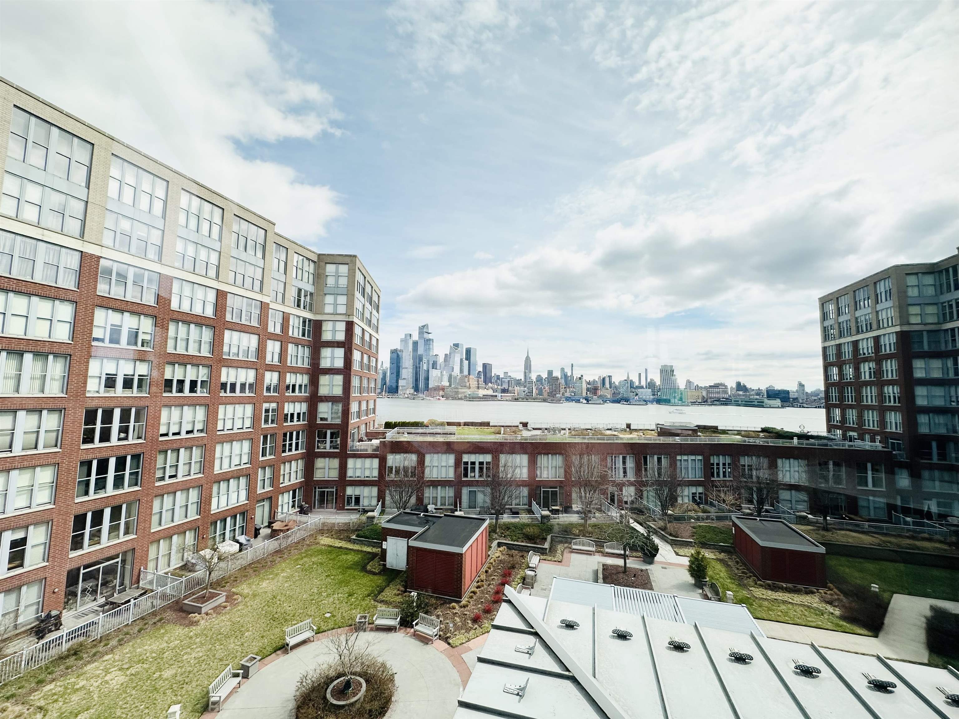 1125 MAXWELL LANE Unit: 426