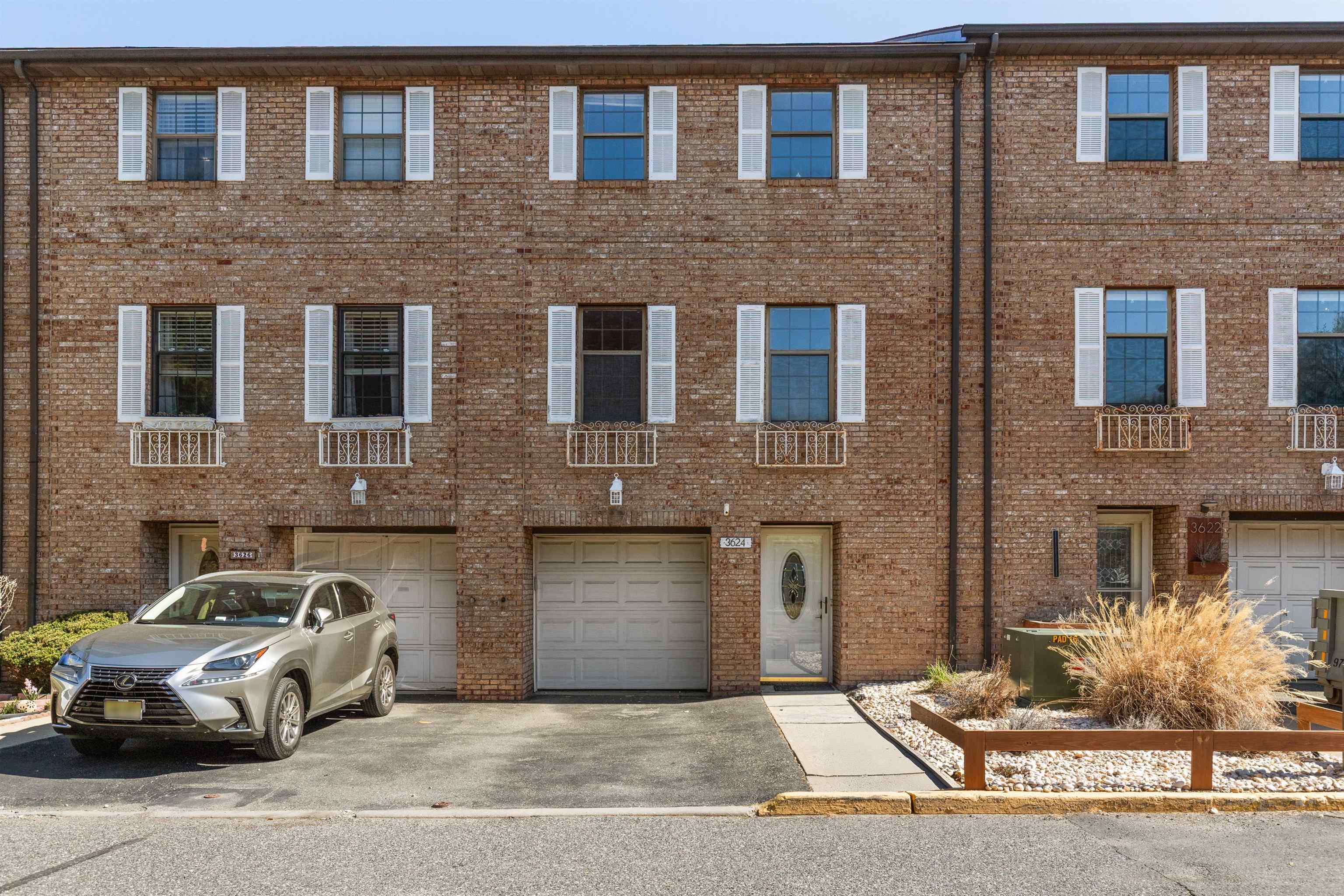 3624 LINCOLN TERRACE
