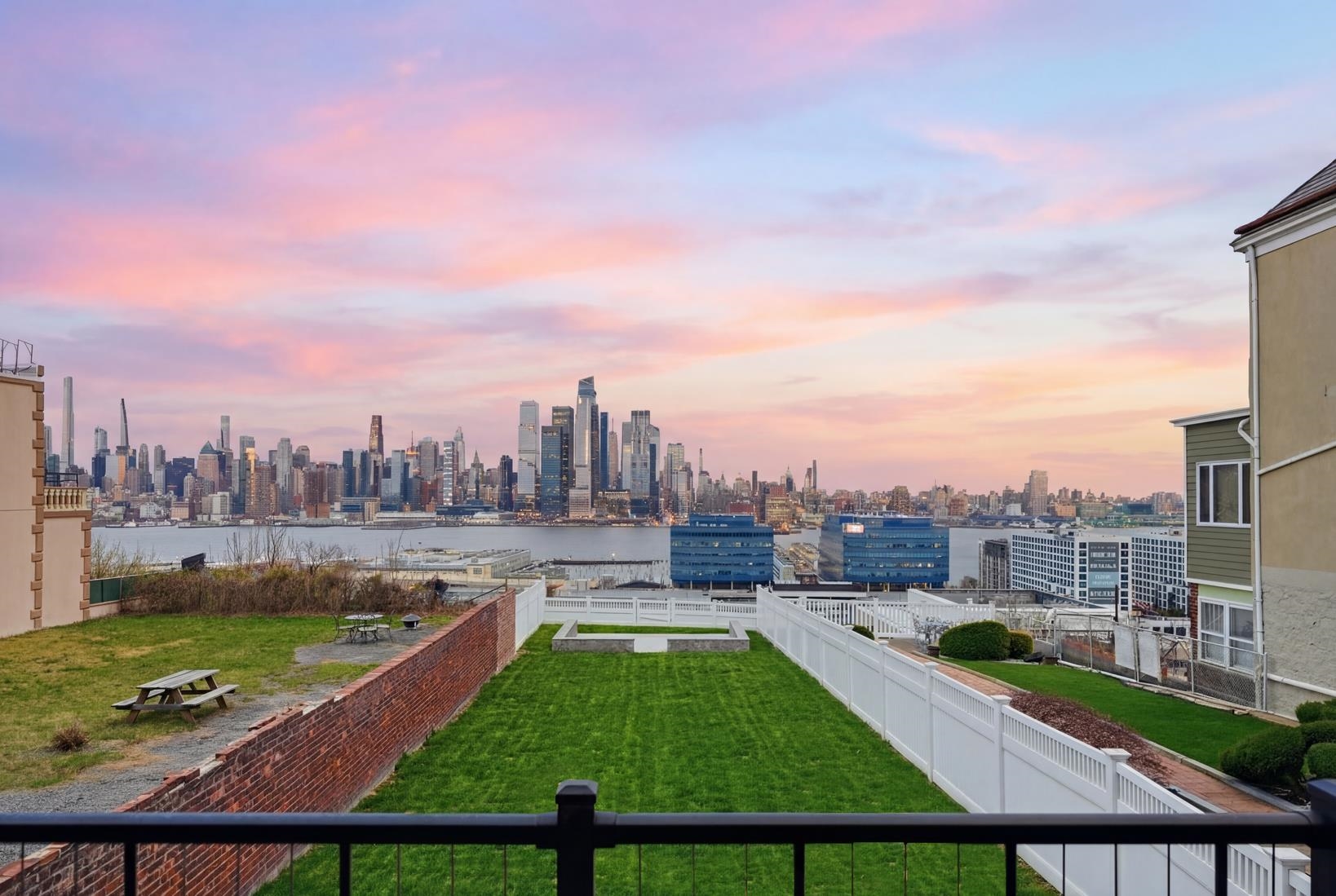 412 GREGORY AVE Unit: 1