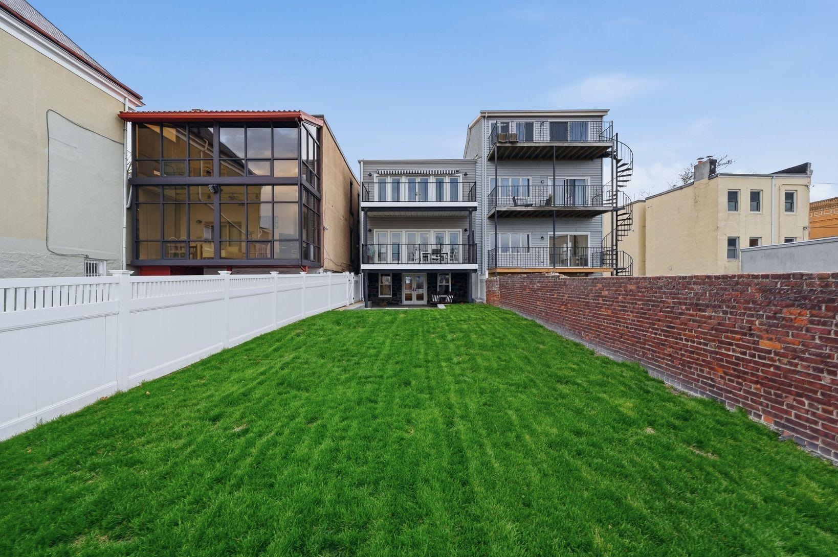 412 GREGORY AVE Unit: 1