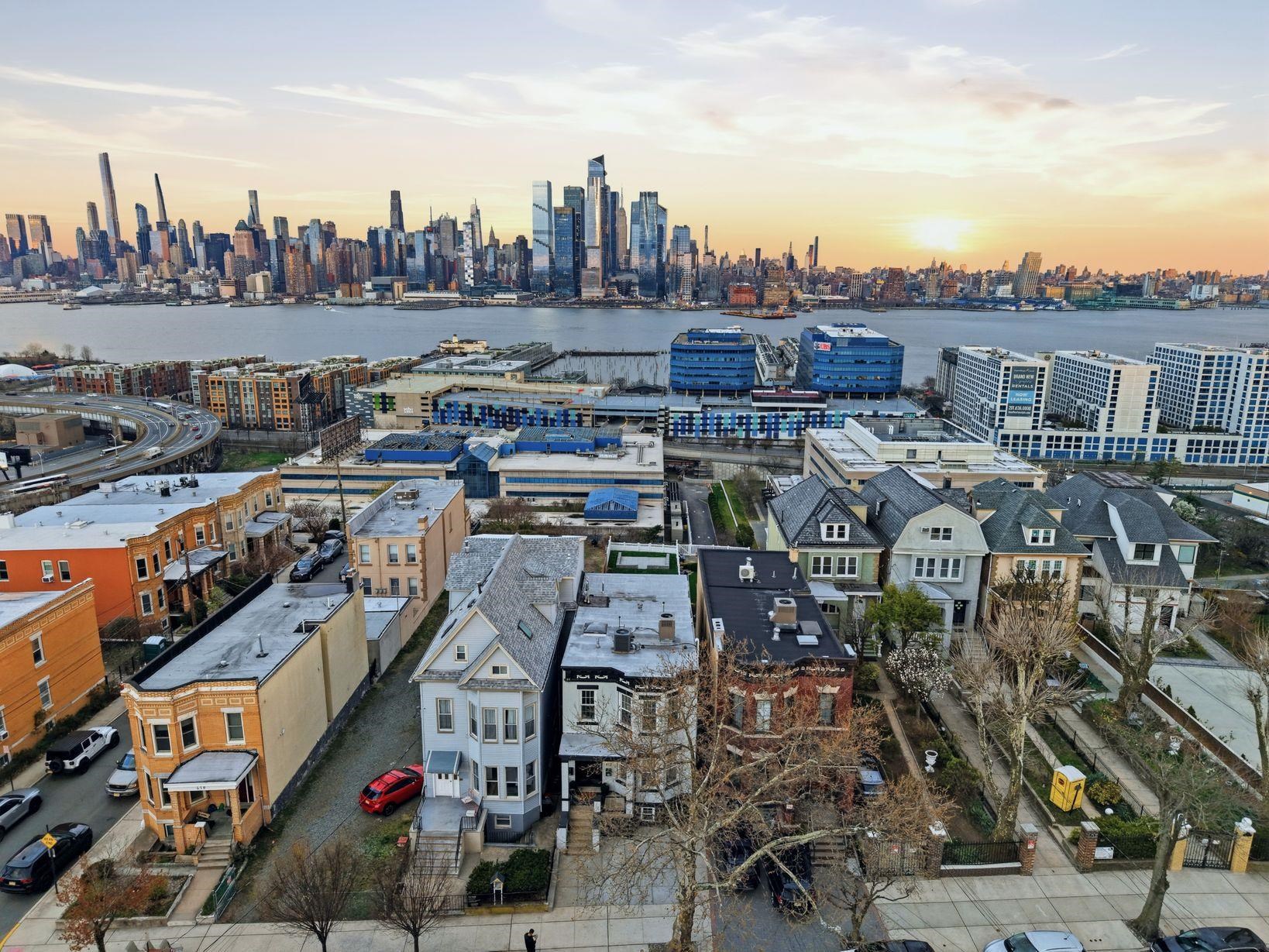 412 GREGORY AVE Unit: 1