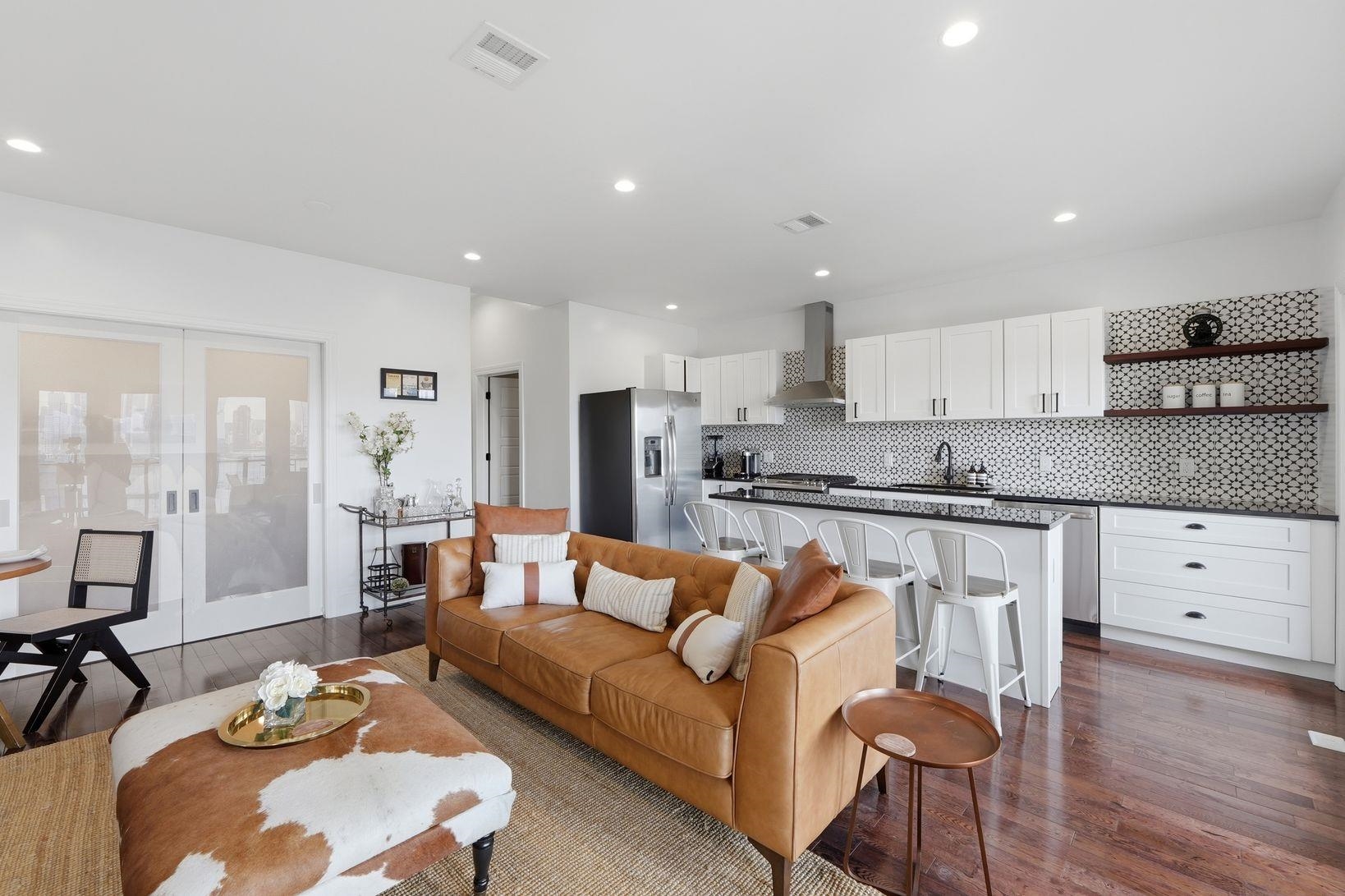 412 GREGORY AVE Unit: 1