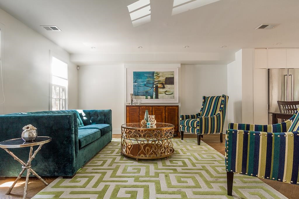 220.5 3RD ST
