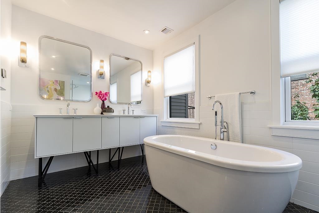 220.5 3RD ST