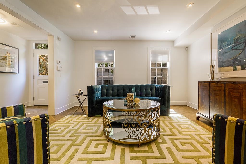 220.5 3RD ST