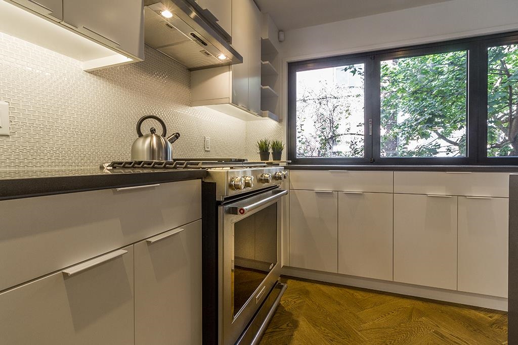220.5 3RD ST