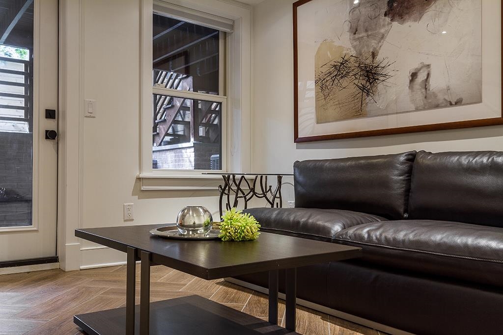 220.5 3RD ST