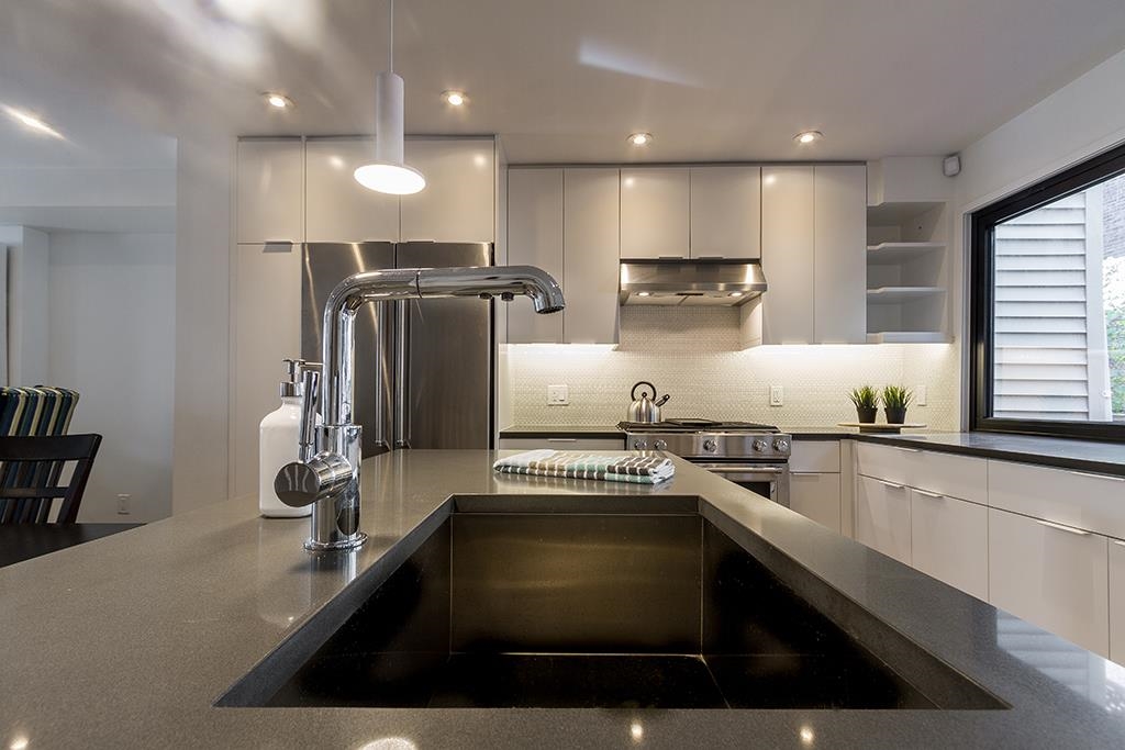 220.5 3RD ST