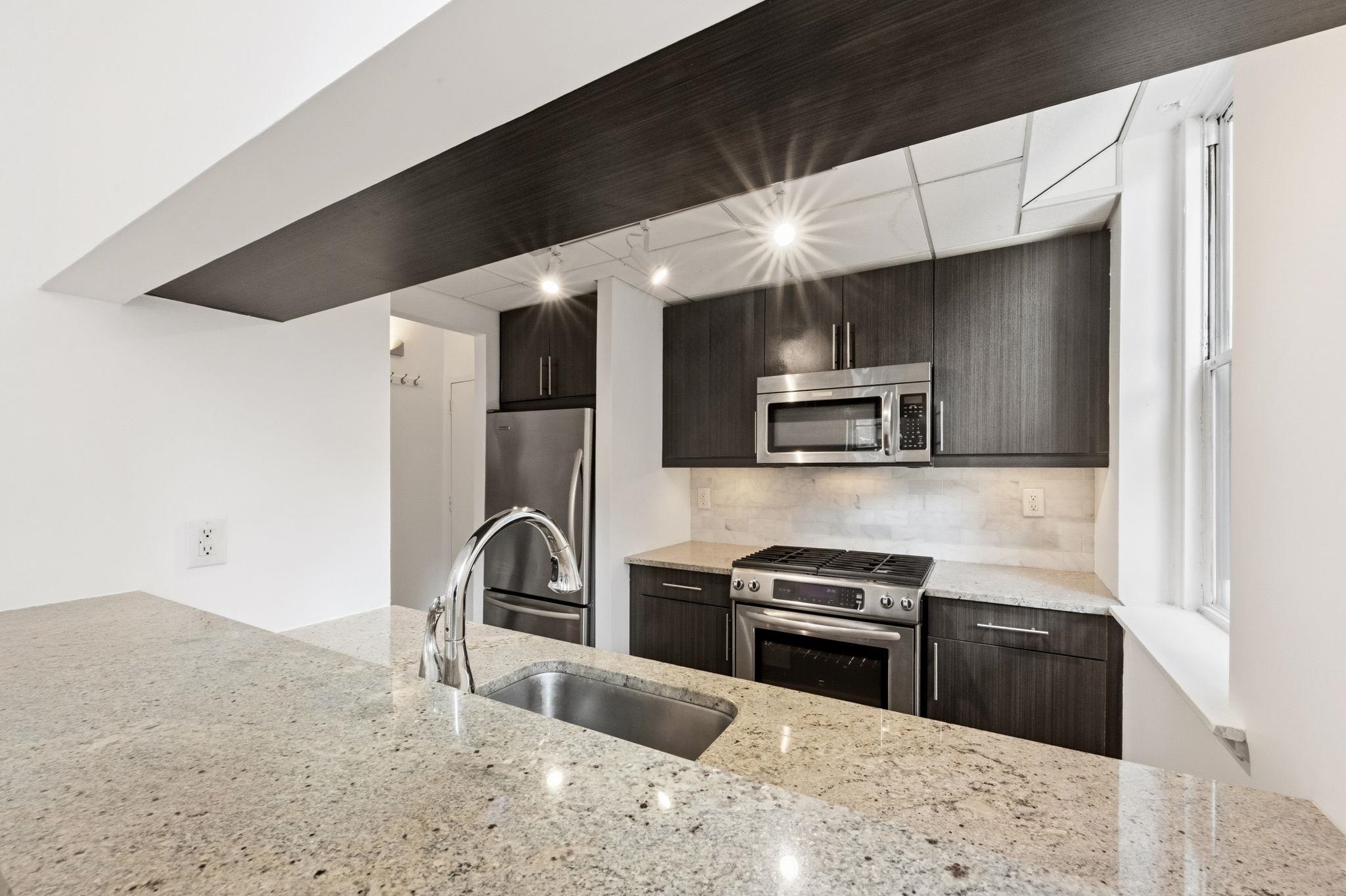 227 CHRISTOPHER COLUMBUS DR Unit: 103B