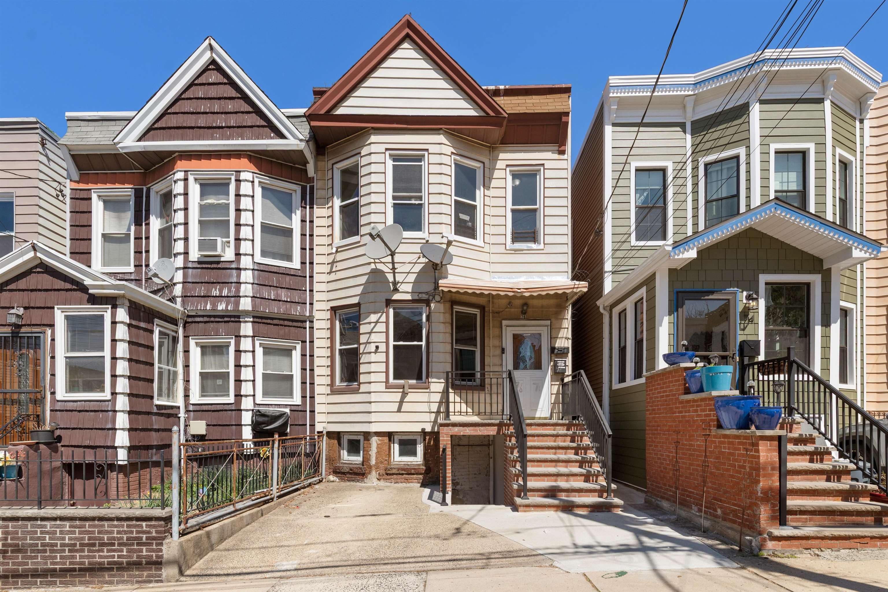 76 BEACH ST