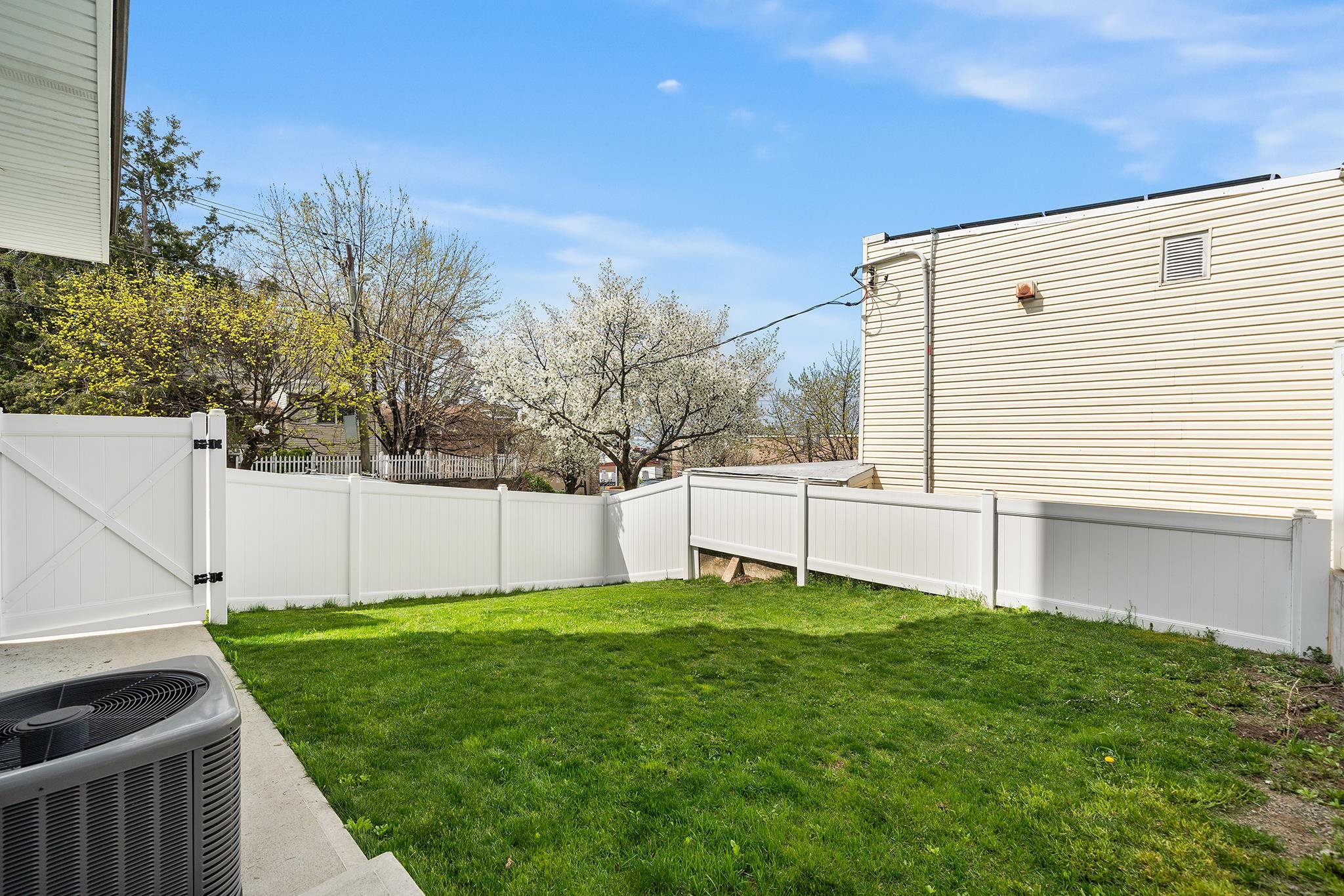 283 TERRACE AVE Unit: 1