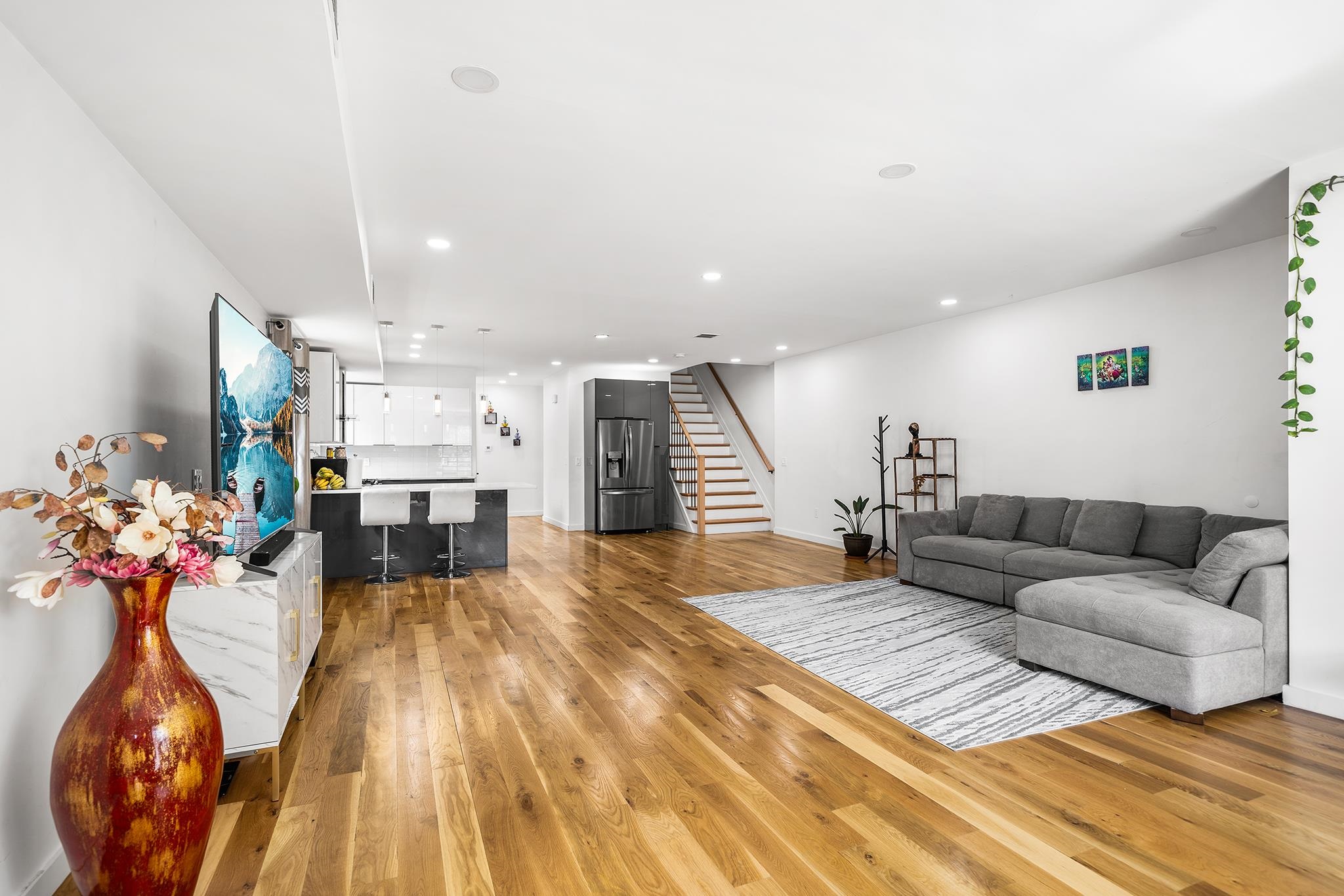 283 TERRACE AVE Unit: 1