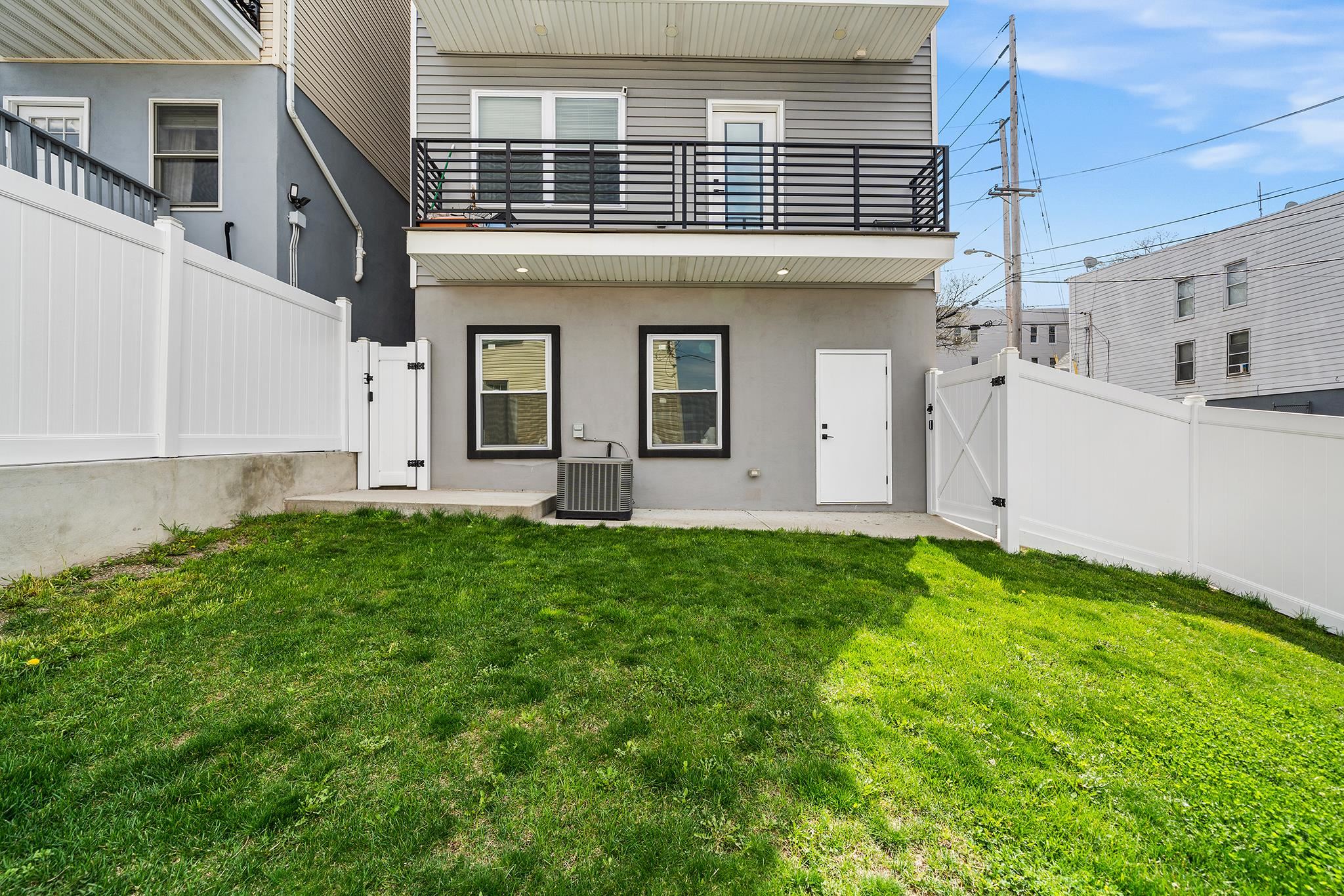 283 TERRACE AVE Unit: 1