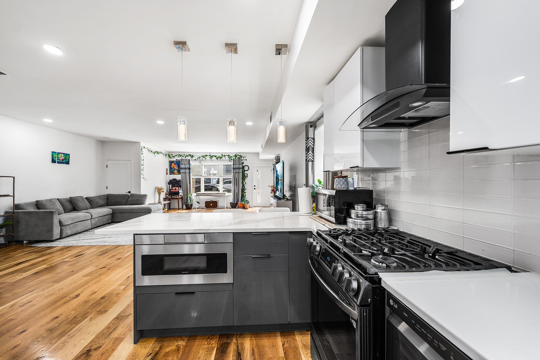 283 TERRACE AVE Unit: 1