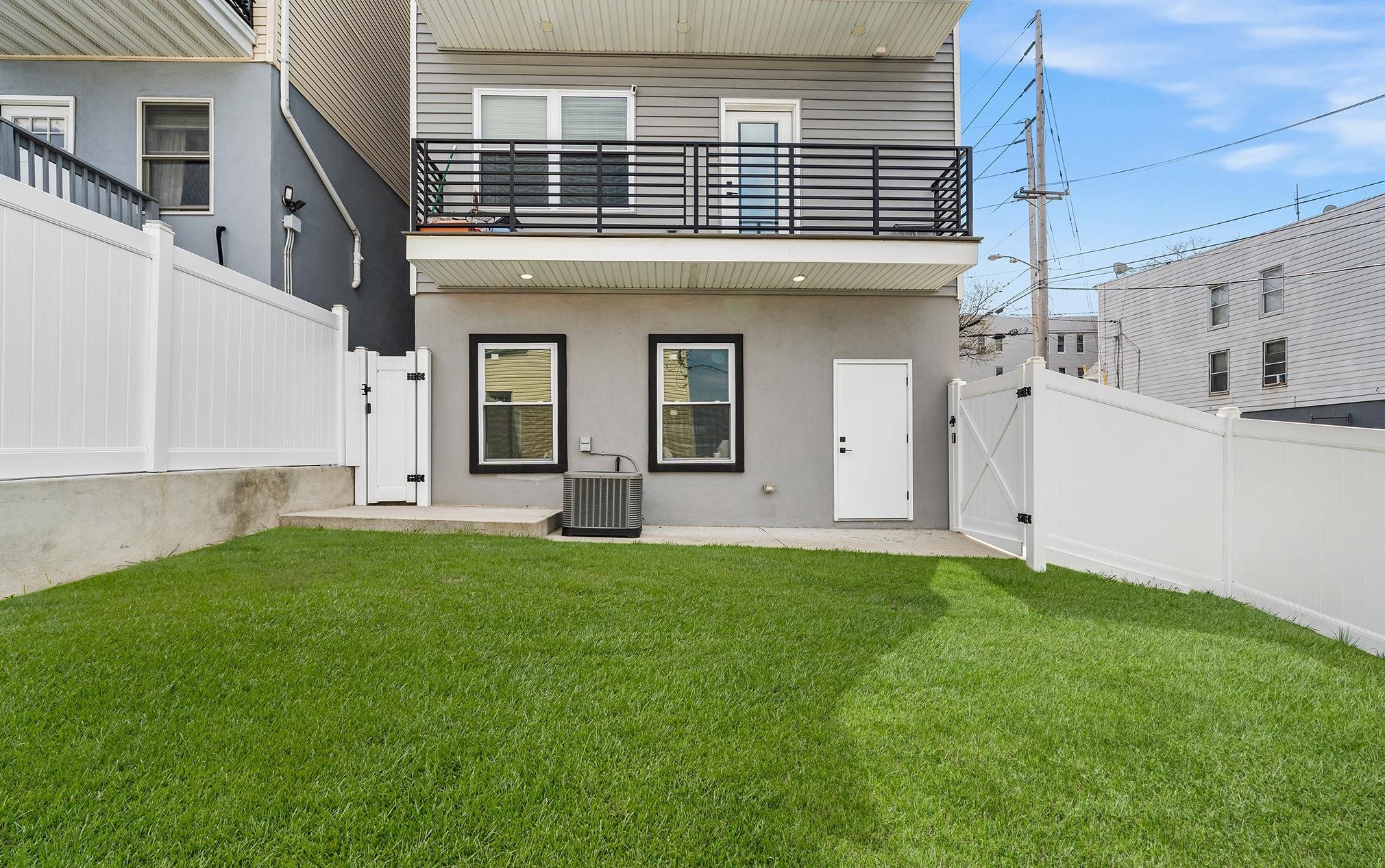 283 TERRACE AVE Unit: 1