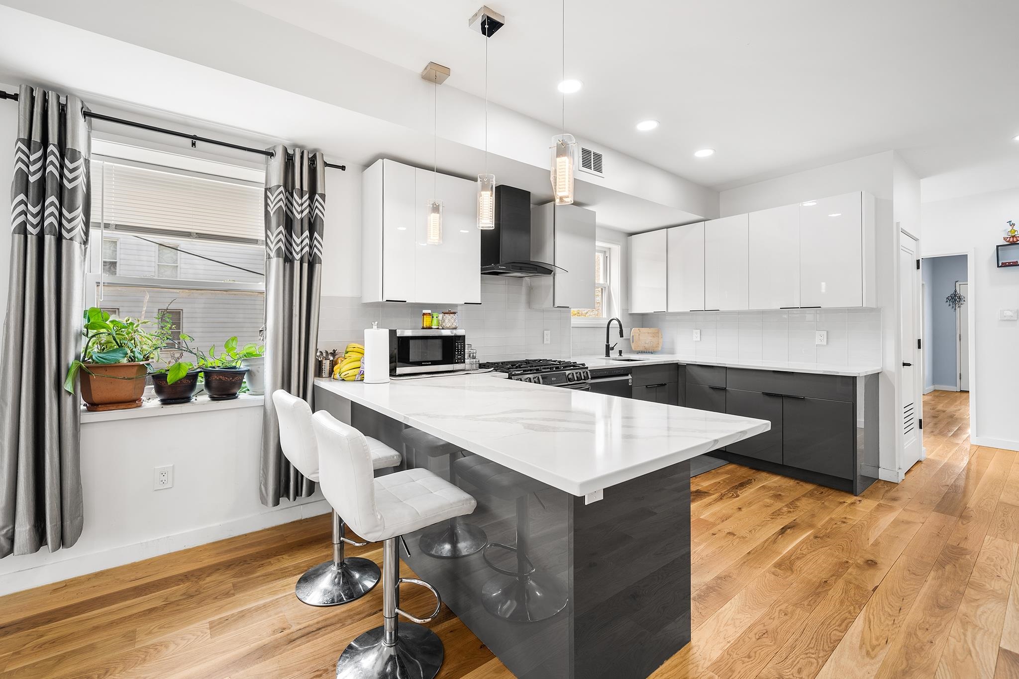 283 TERRACE AVE Unit: 1