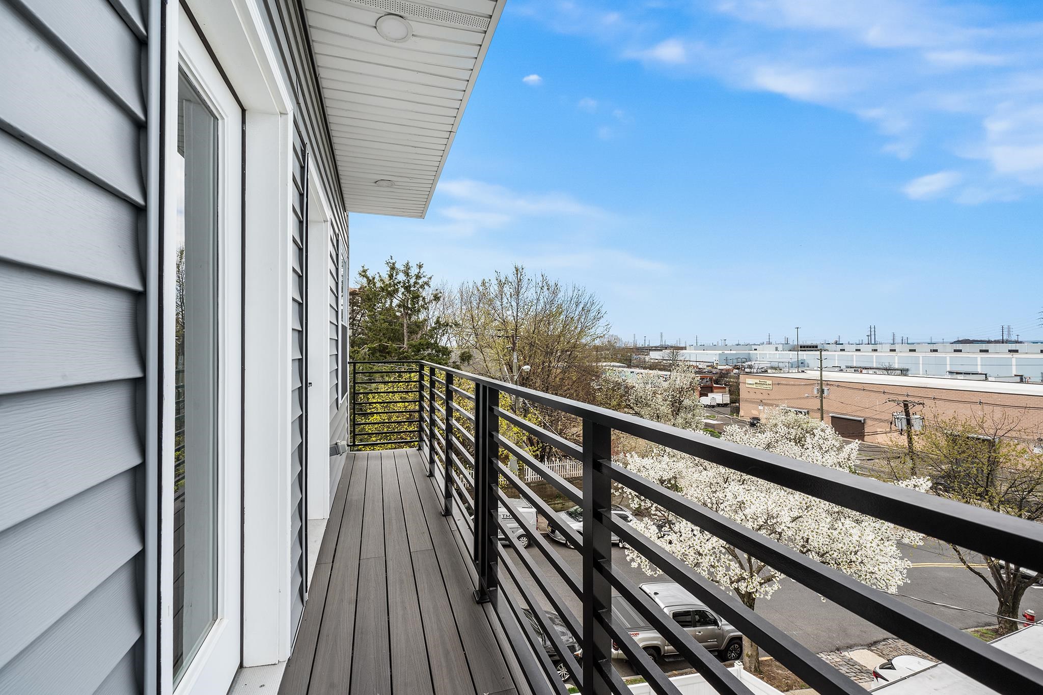 283 TERRACE AVE Unit: 1