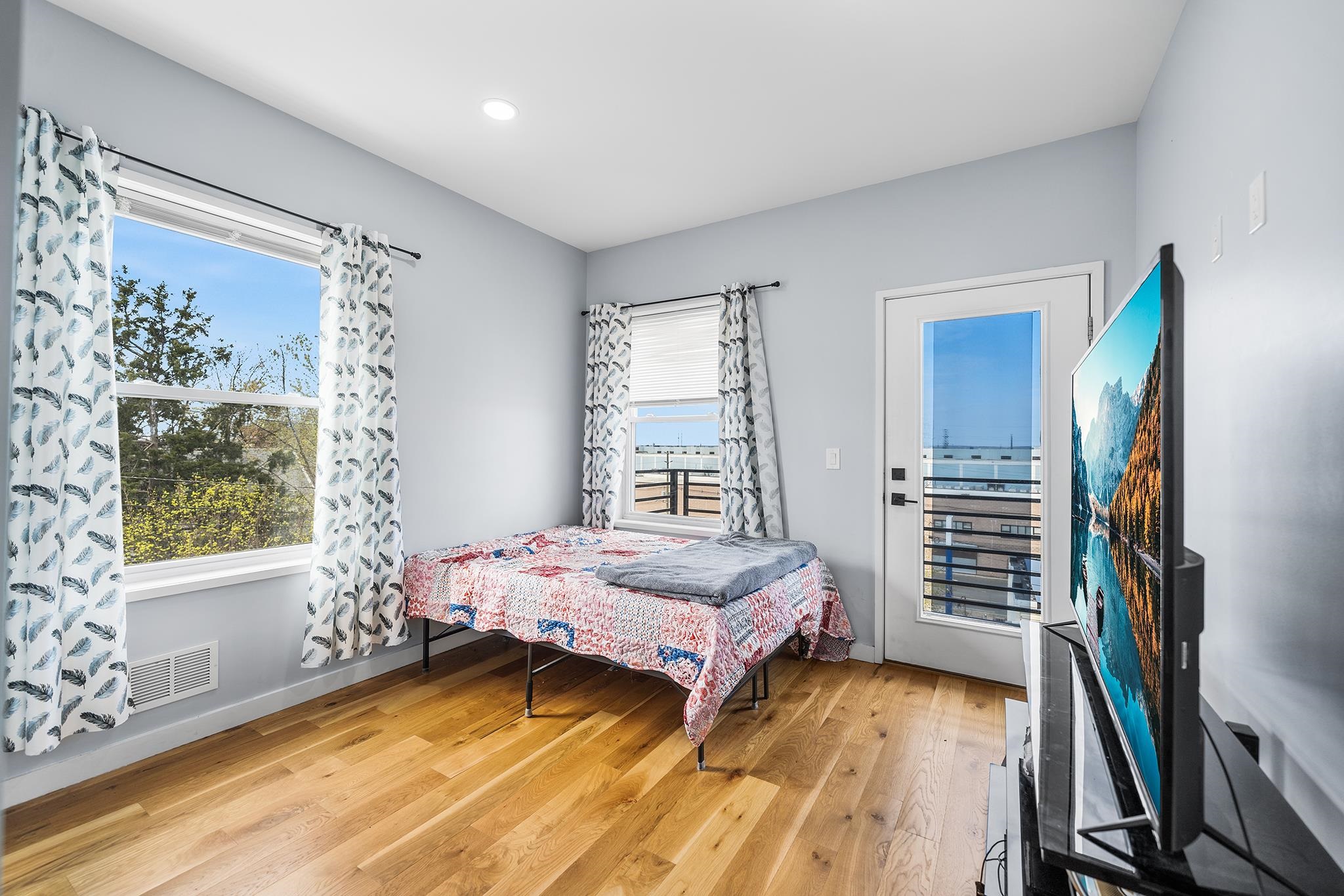 283 TERRACE AVE Unit: 1