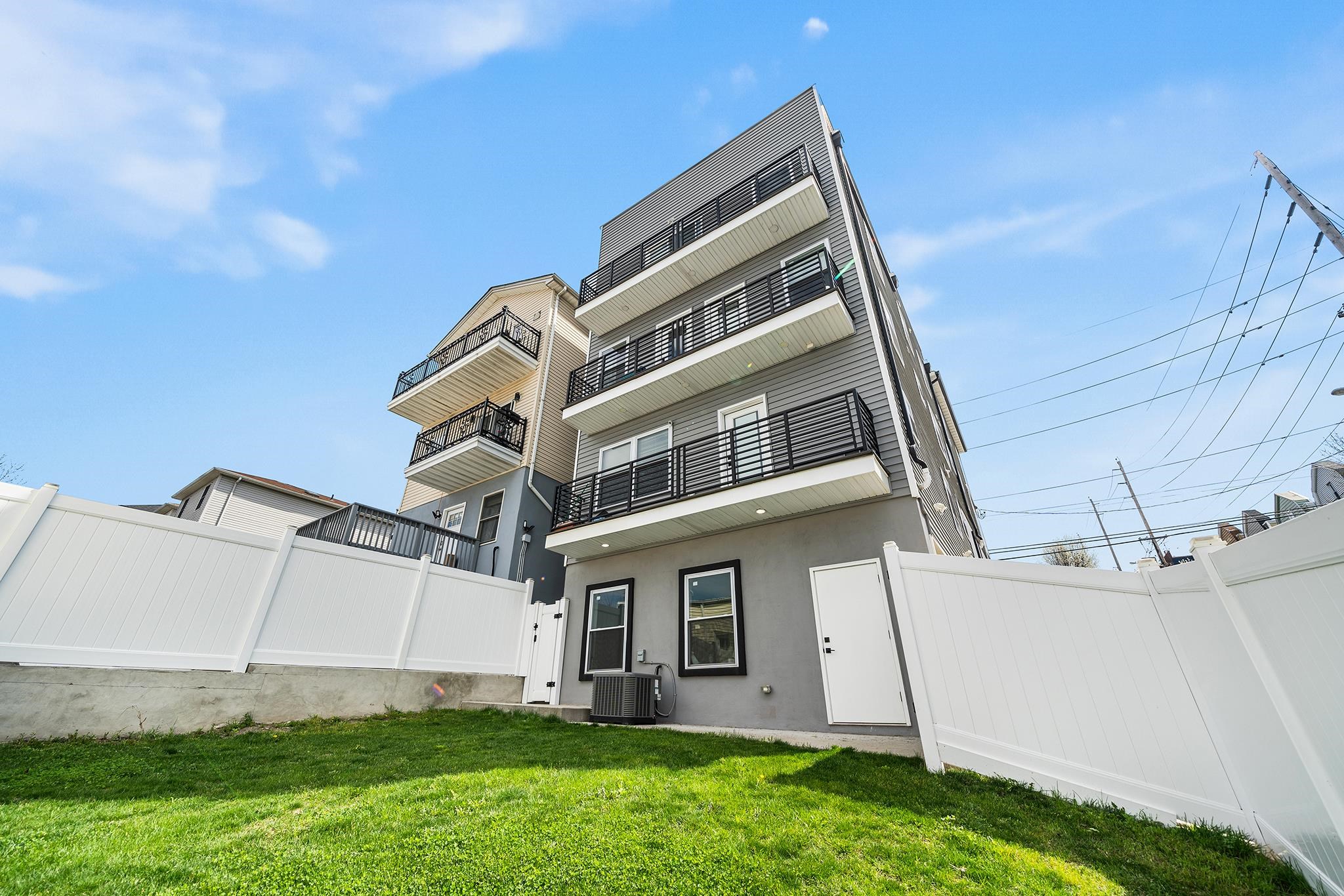 283 TERRACE AVE Unit: 1