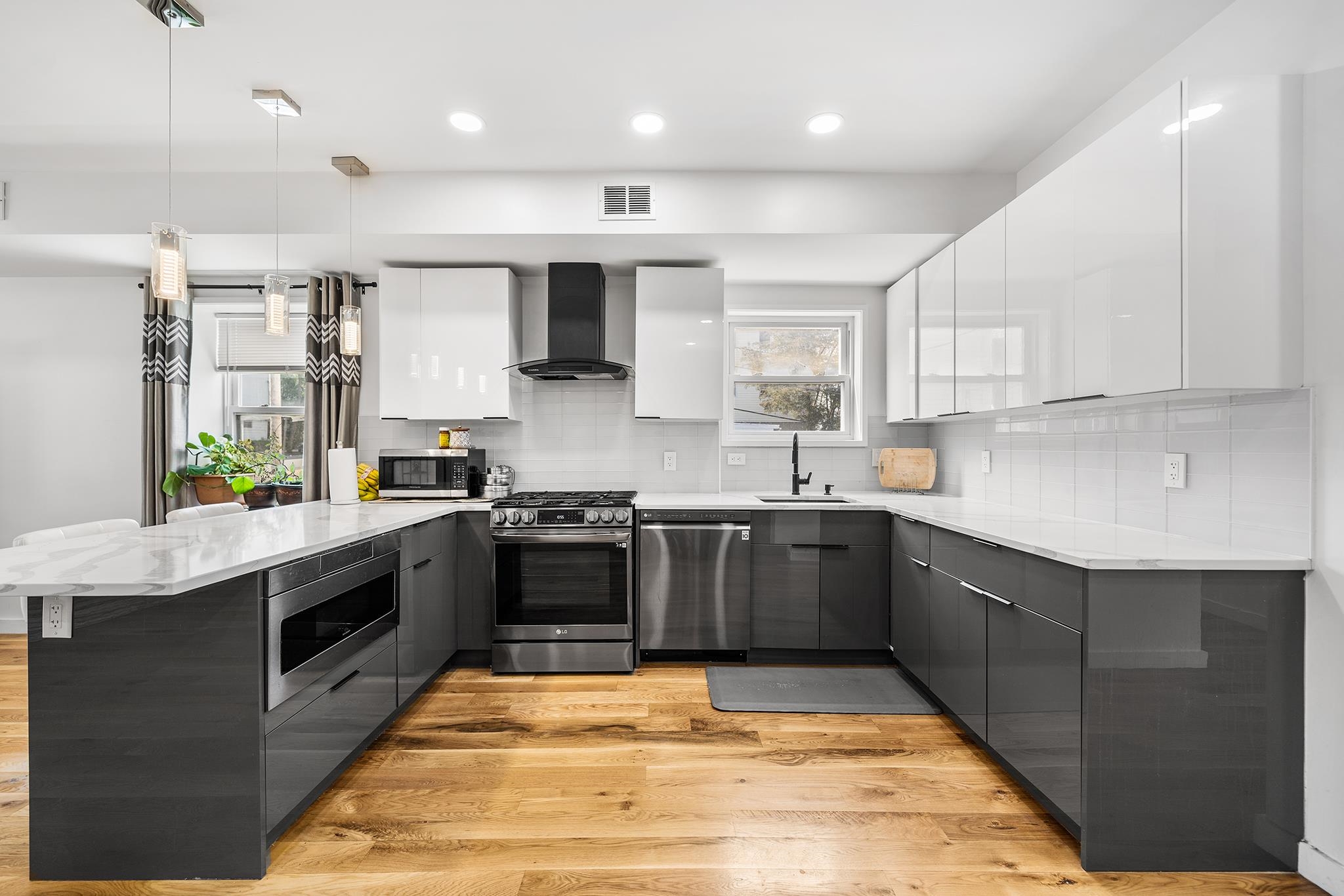 283 TERRACE AVE Unit: 1