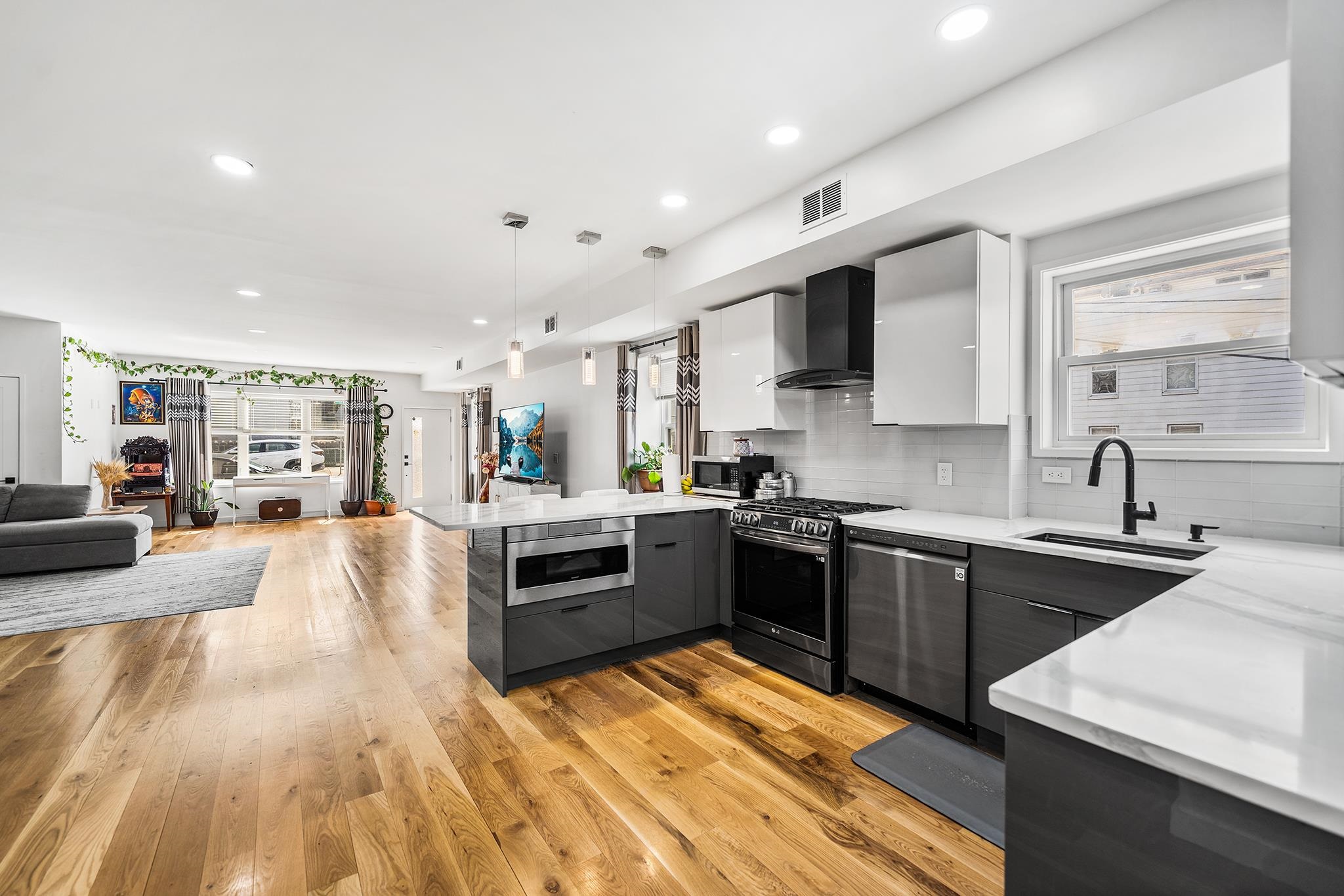 283 TERRACE AVE Unit: 1