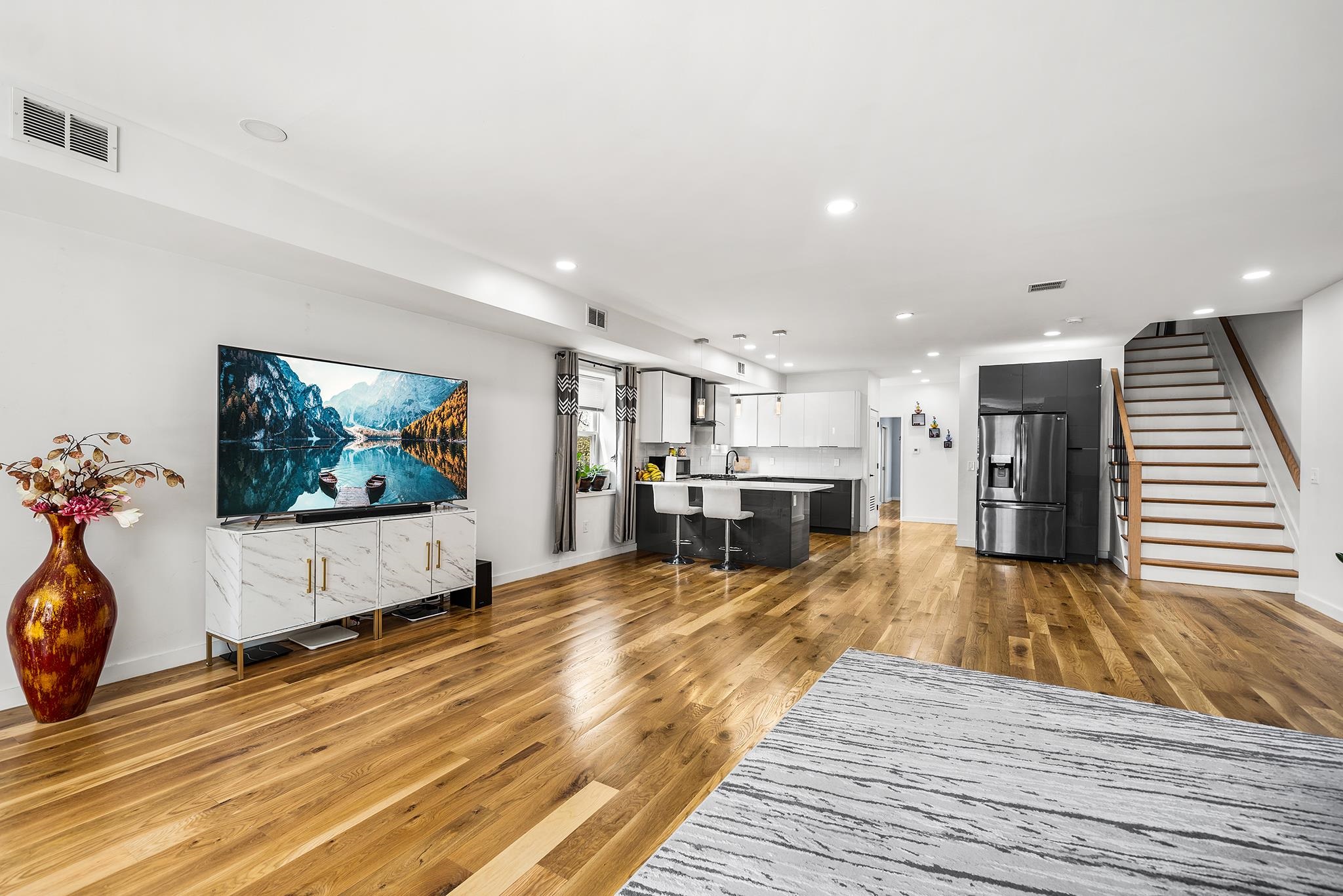 283 TERRACE AVE Unit: 1